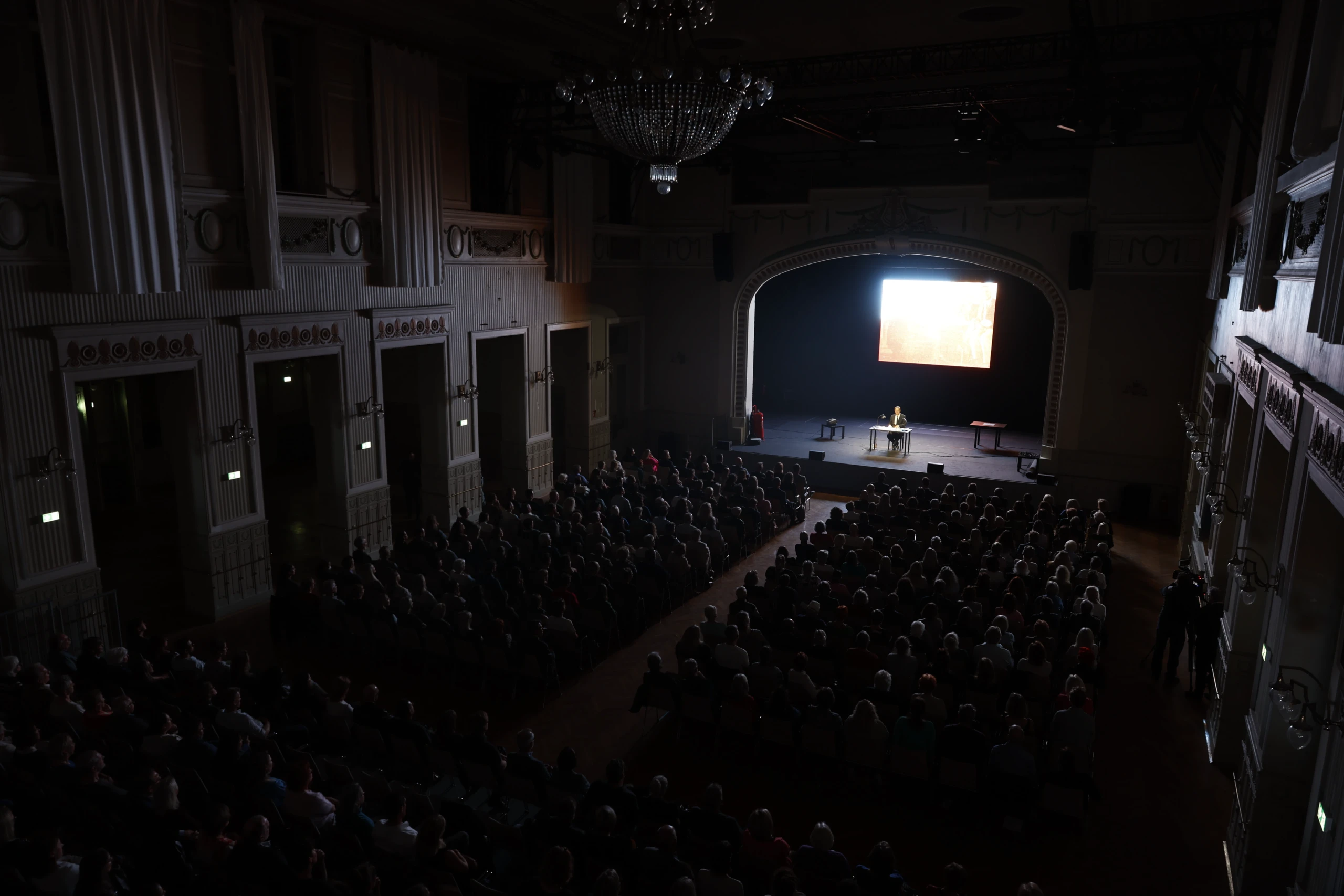 Eröffnung Jugendstiltheater - Philipp Hochmair – Bild 1 von 17