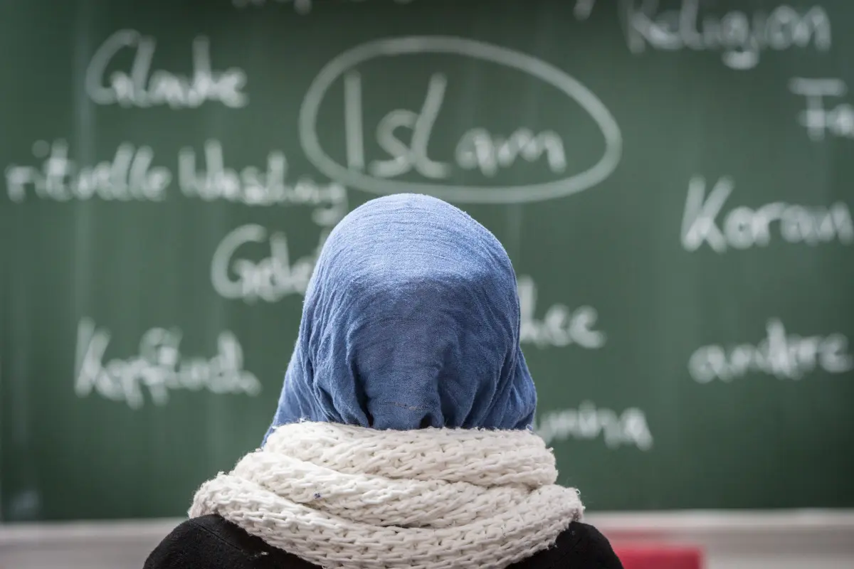 Das Kopftuch soll an Schulen bis zur achten Schulstufe verboten werden