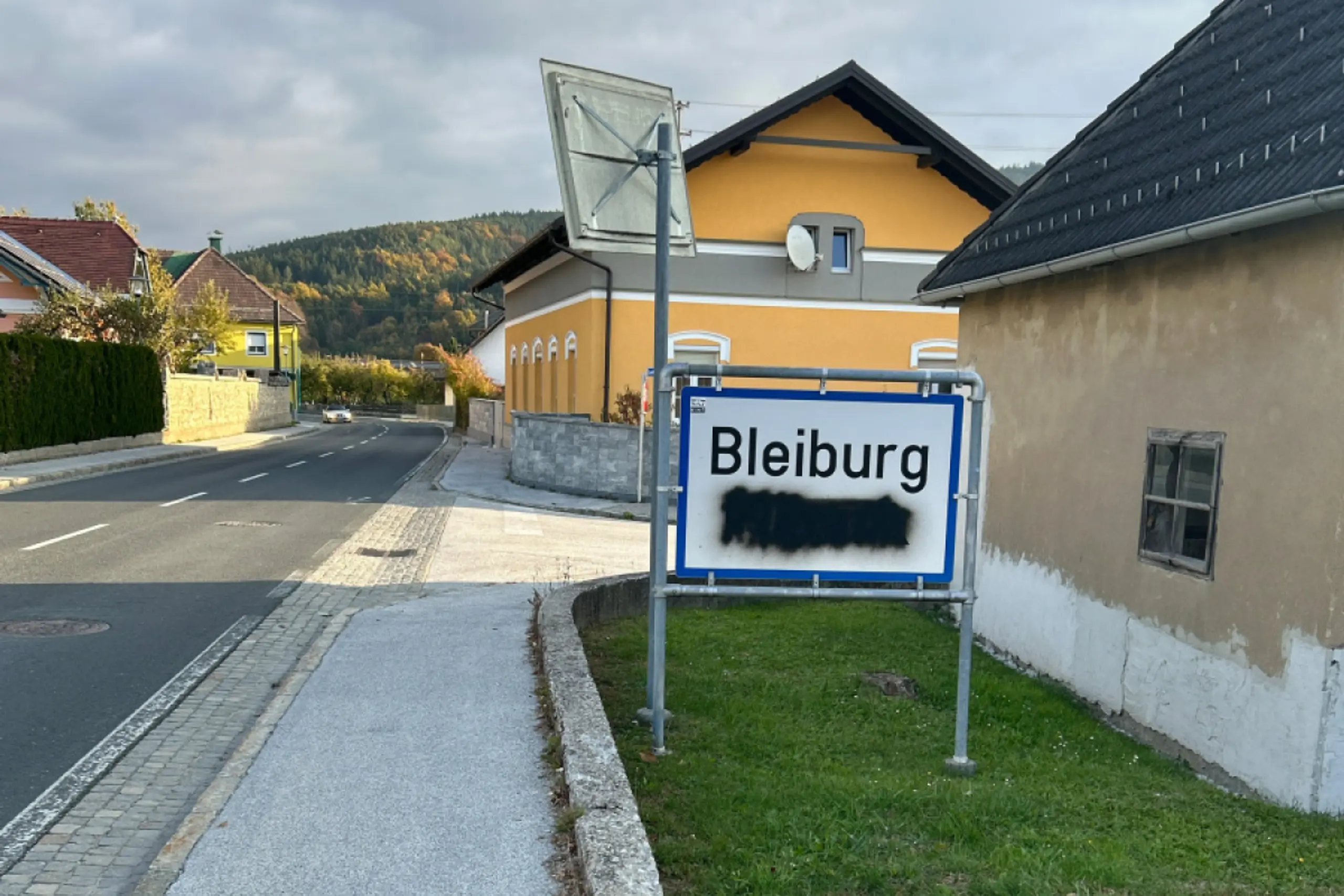 Beschmierte Ortstafeln in Kärnten