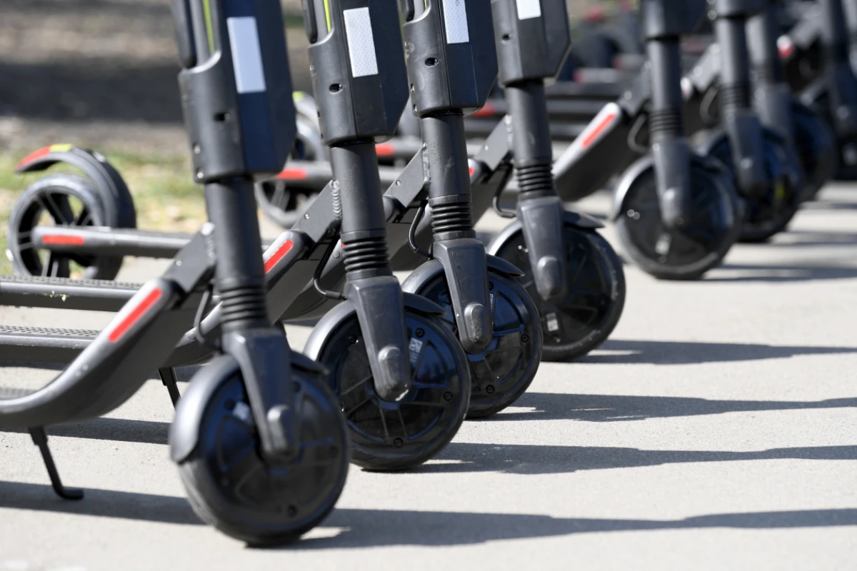 Miet-E-Scooter sind vor allem bei Touristen beliebt (Symbolbild)