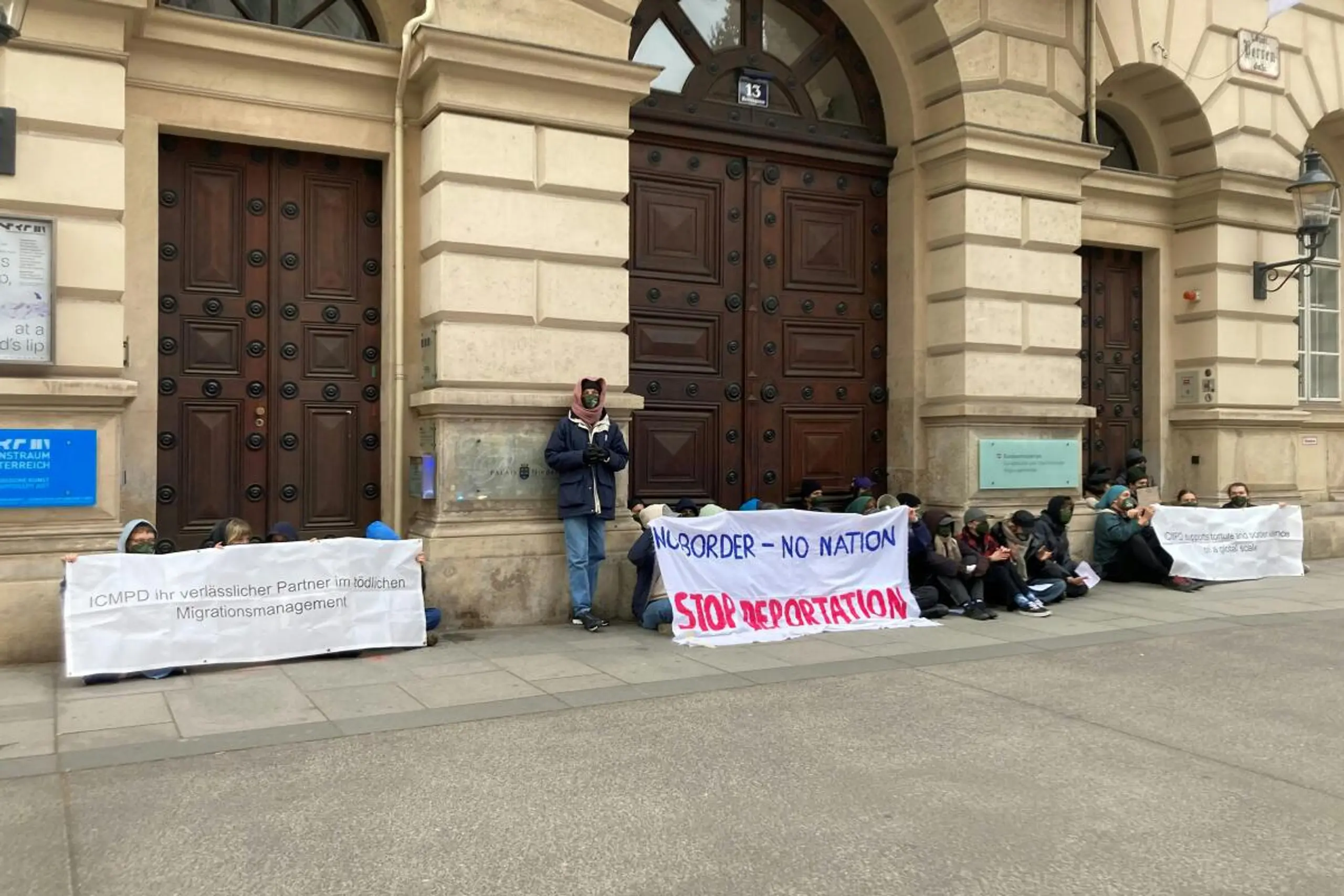 Aktivisten blockierten Eingang zu Konferenzgebäude