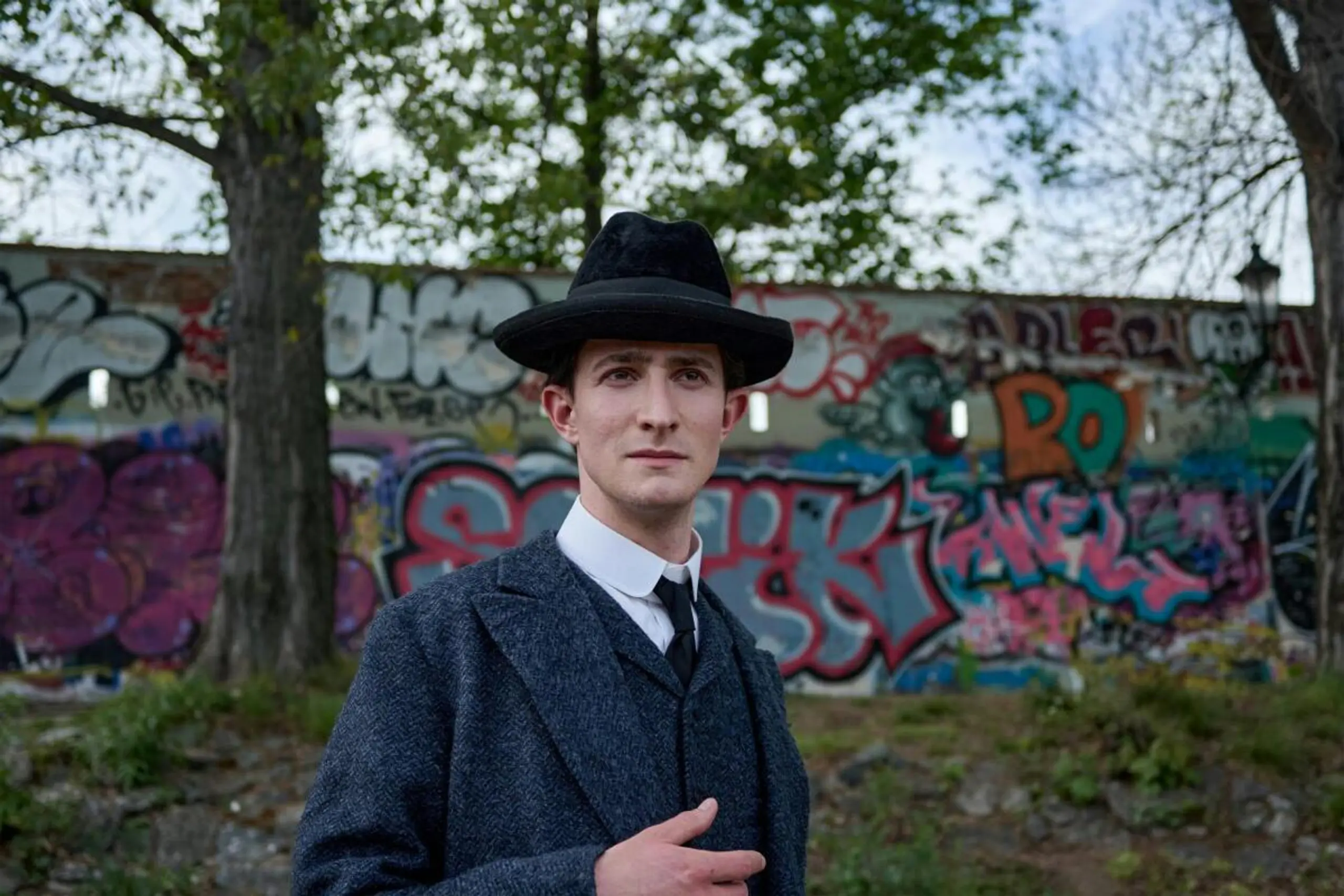 Zusammenprall von Zeit und Raum: Idan Weiss als Kafka