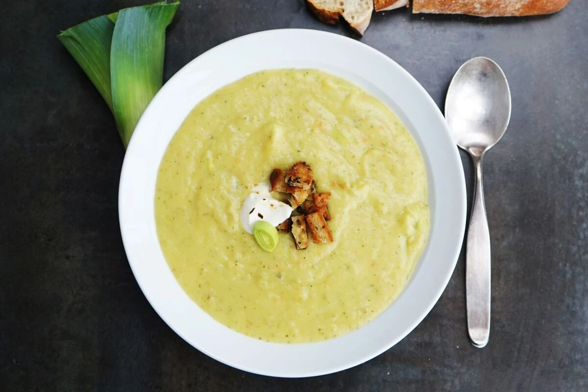 An Herbst- und Wintertagen wärmt eine schöne Lauch-Kartoffel-Suppe