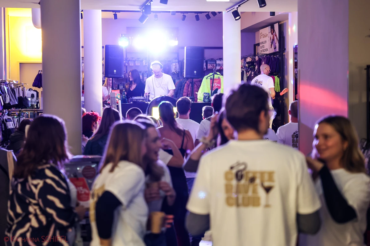 Tchibo eröffnet neue Filiale auf der Mariahilfer Straße mit „Coffee Rave“