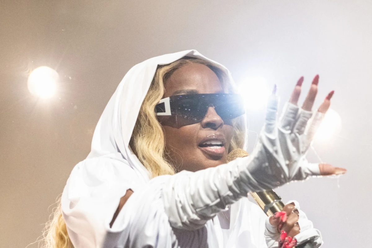 Mary J. Blige mit einem Konzertzuckerl aus dem Madison Square Garden