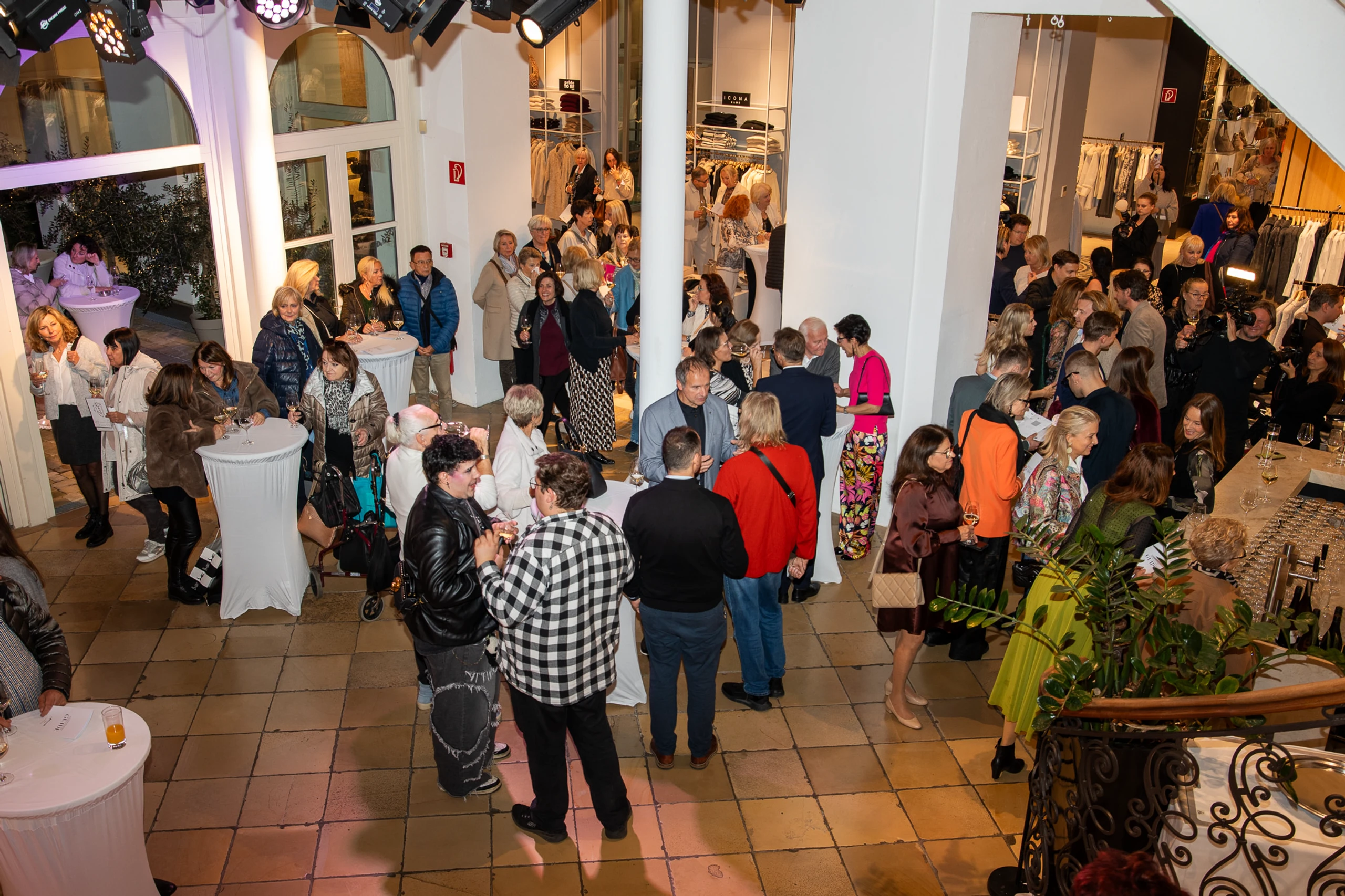 VIP Charity Shopping bei Hämmerle – Bild 15 von 85