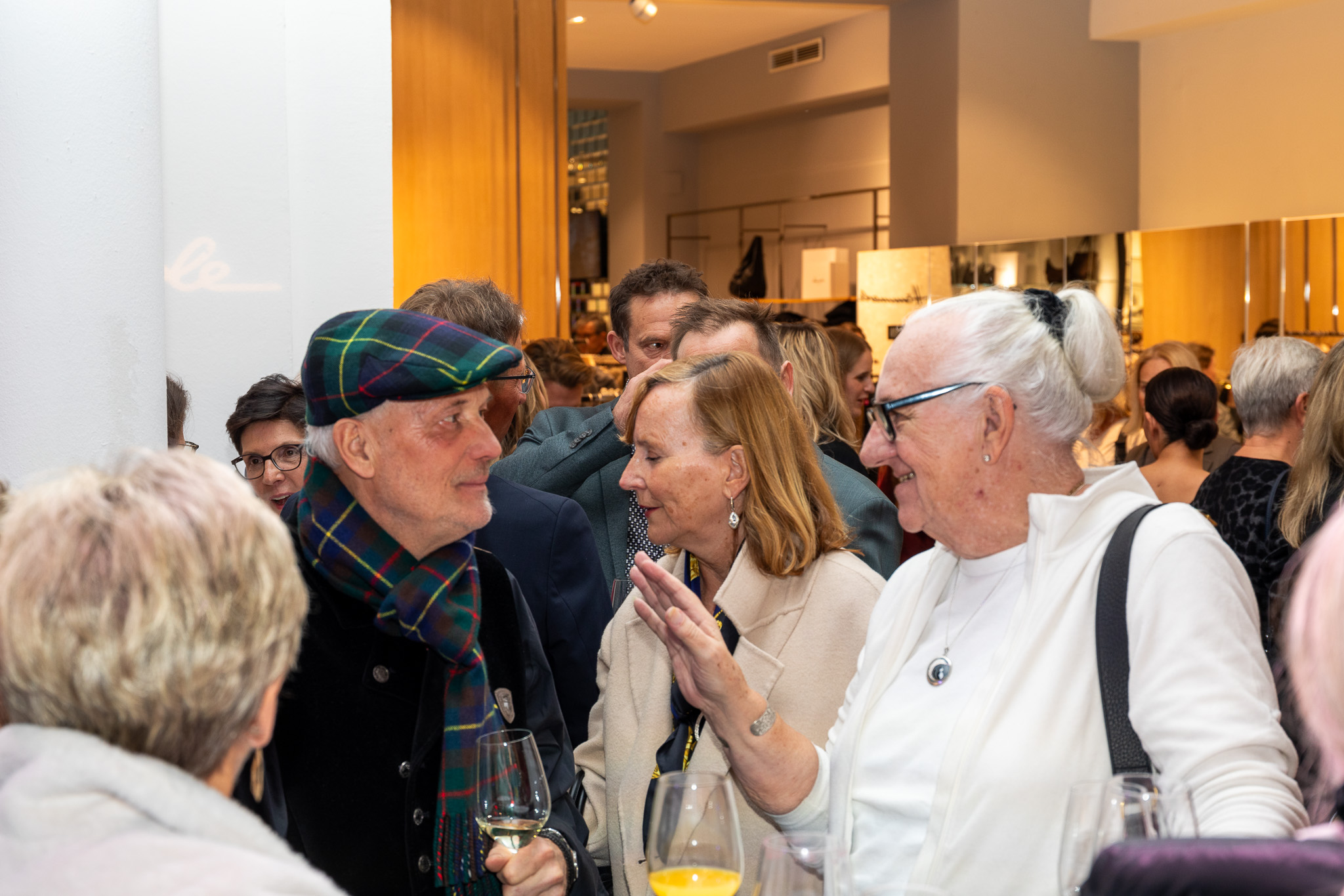 VIP Charity Shopping bei Hämmerle – Bild 43 von 85