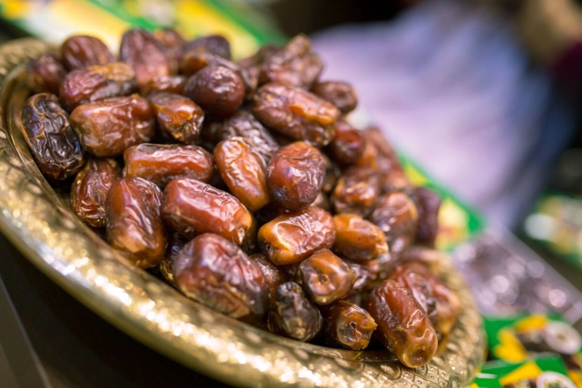 Datteln können mit etwas Wasser zu einer feinen Paste püriert werden