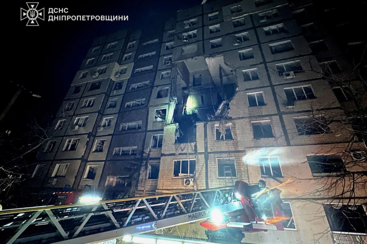 Russische Drohne traf Wohnhaus in Dnipro: Eine Tote und elf Verletzte