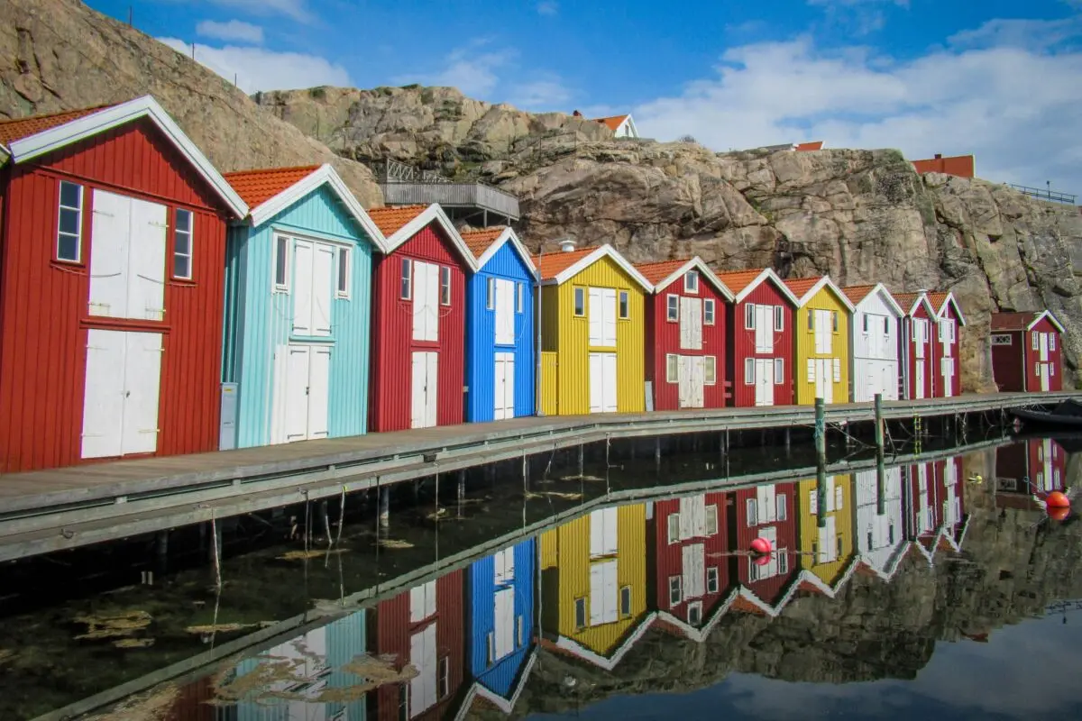 ++ ARCHIVBILD ++ Die bunten Holzhäuser am Hafen sind das Wahrzeichen von Smögen