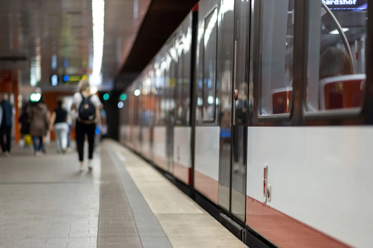 ++ ARCHIVBILD ++ In U-Bahn-Städten gibt es weniger Autoverkehr