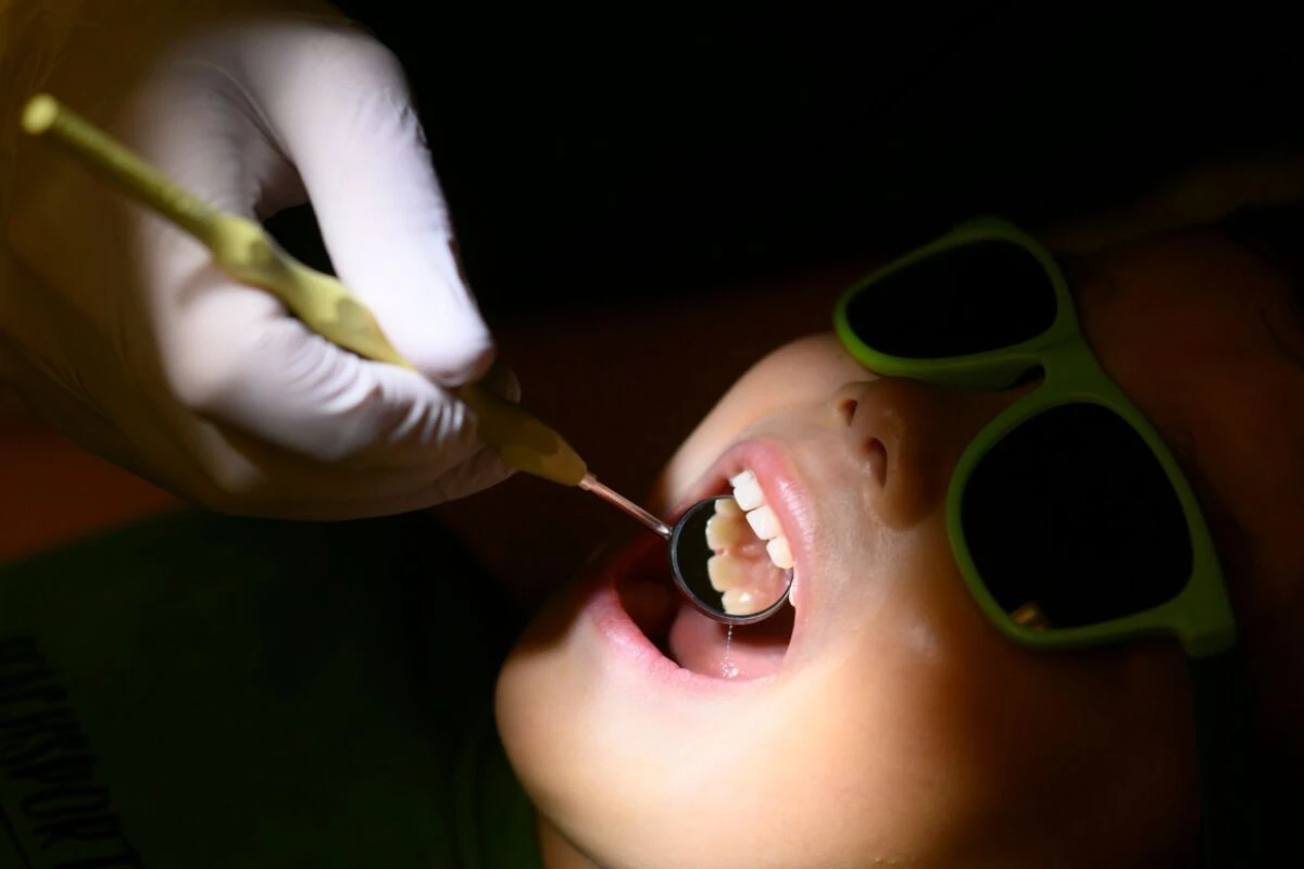 ++ ARCHIVBILD ++ Auch regelmäßige Kontrollen beim Zahmarzt gehören zur Karies-Vorsorge