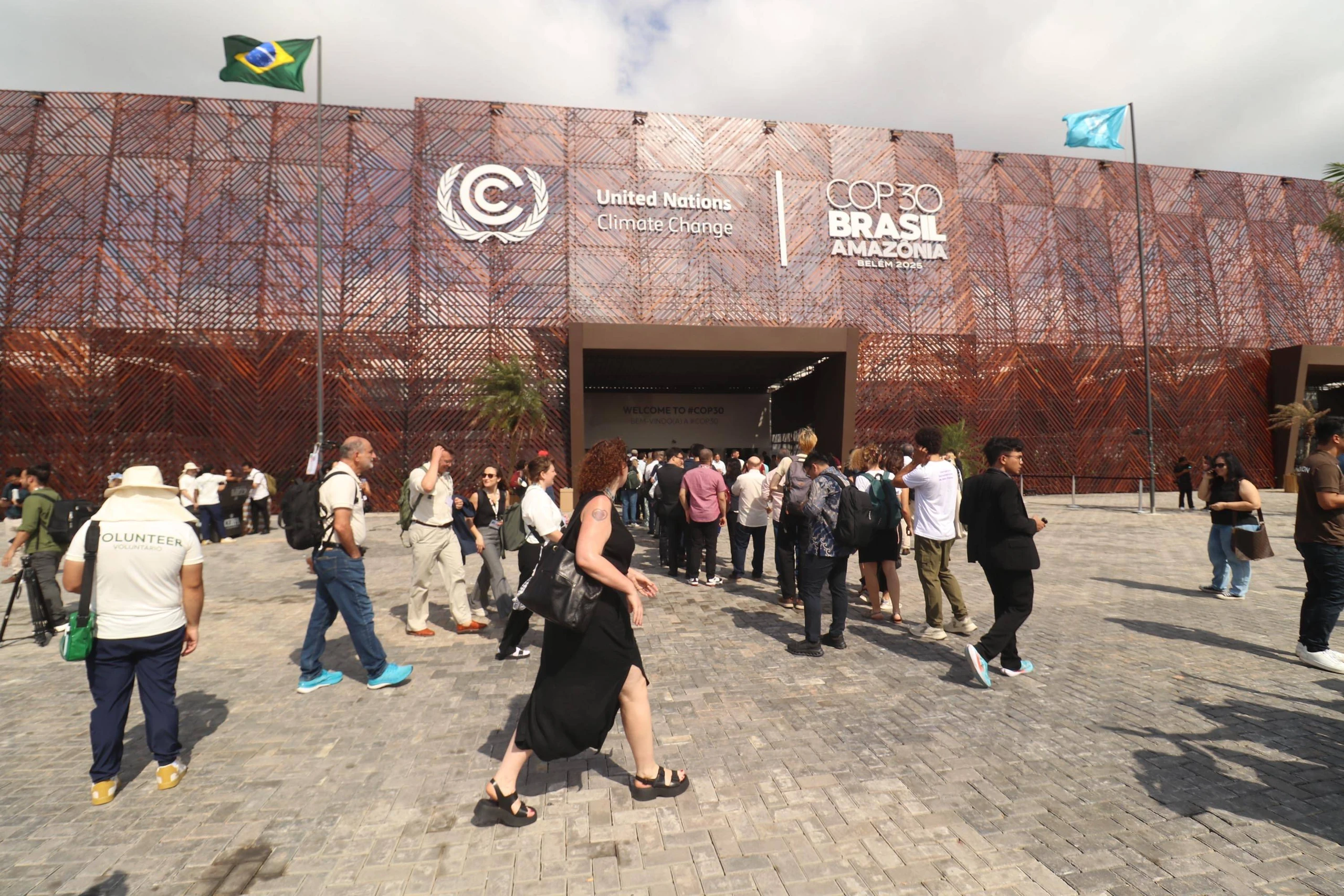 © IMAGO / TheNews2 Blurred image background