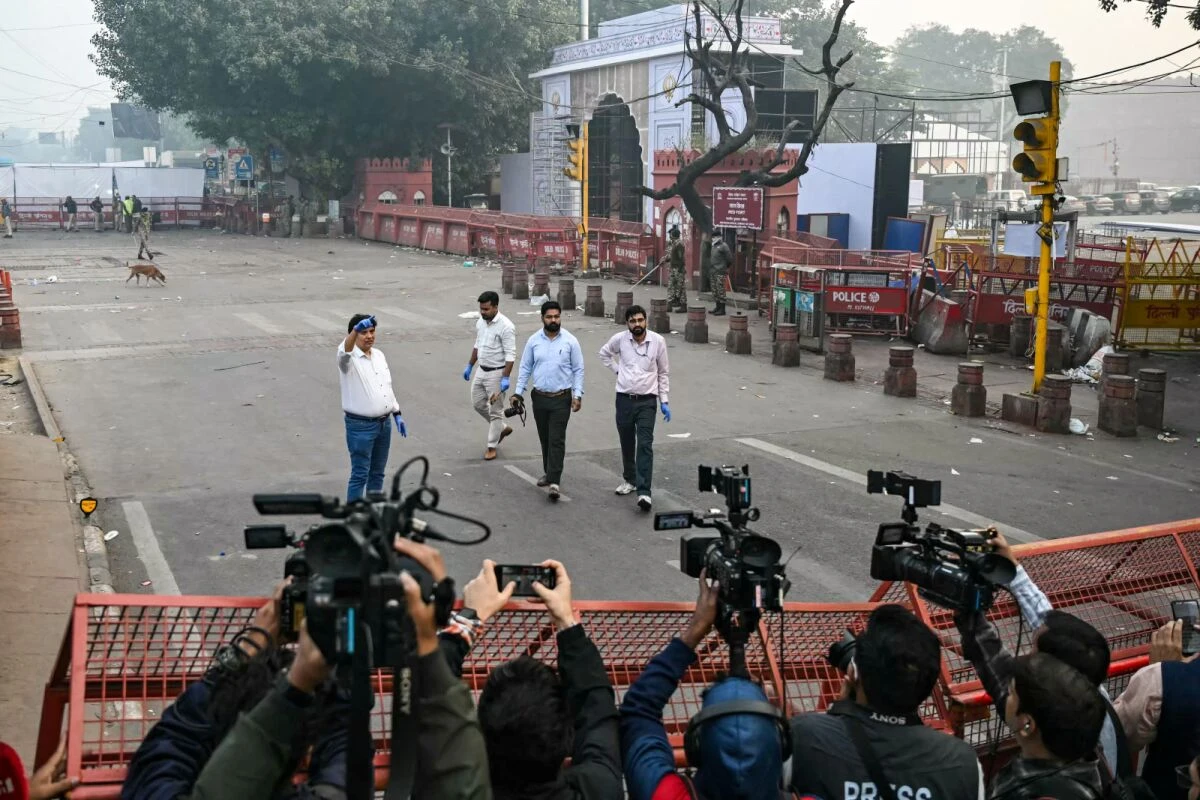 Der Explosionsort wurde zwecks Sicherung und Ermittlungen abgesperrt