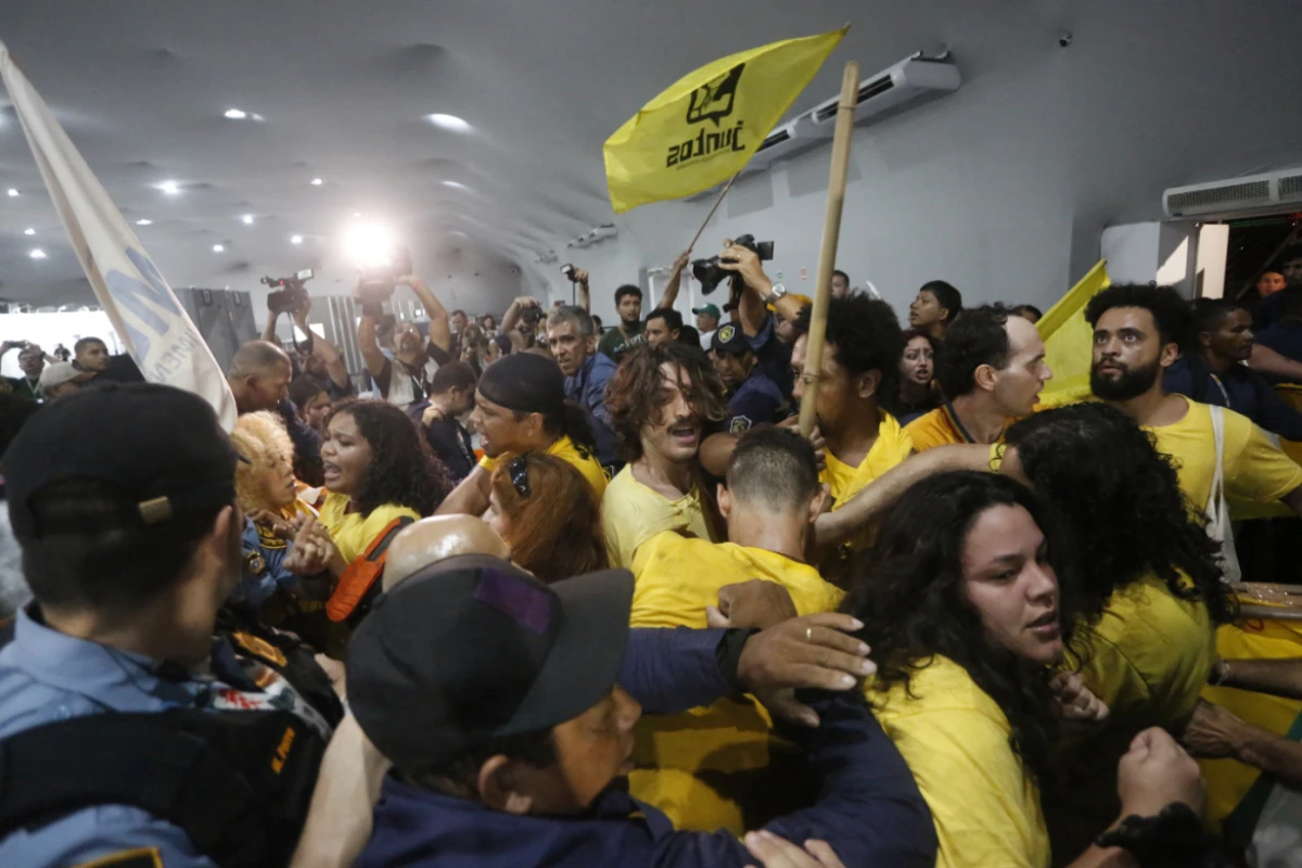 Es kam zu einem Gerangel