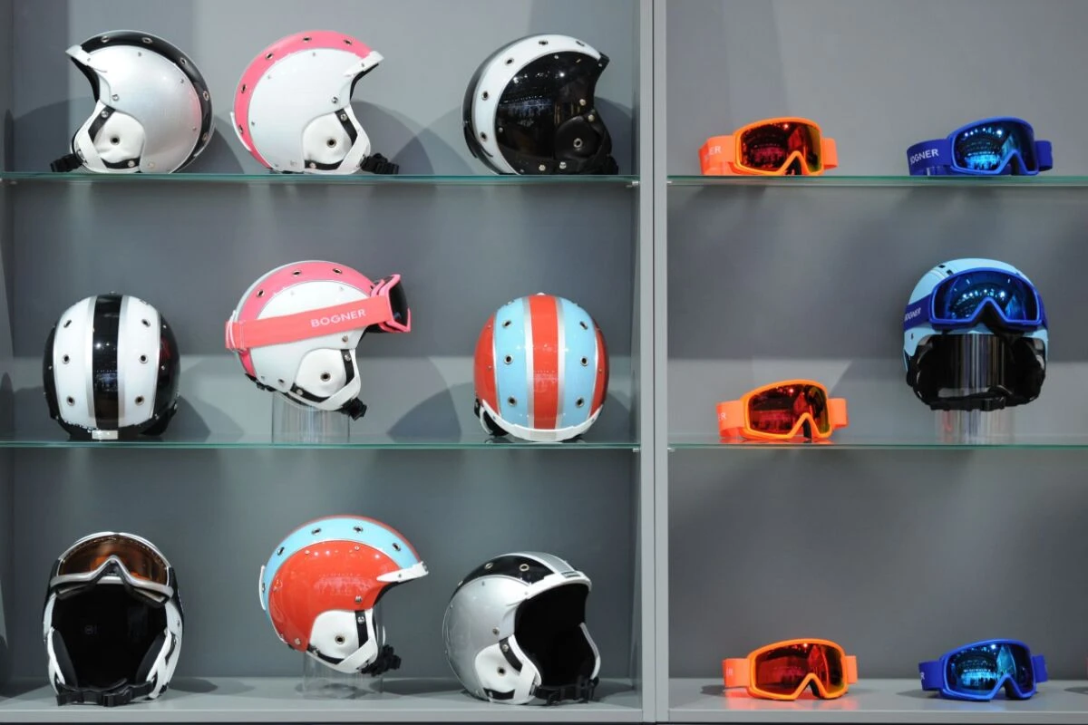 ++ ARCHIVBILD ++ Einen Skihelm sollte man nach drei bis fünf Jahren austauschen