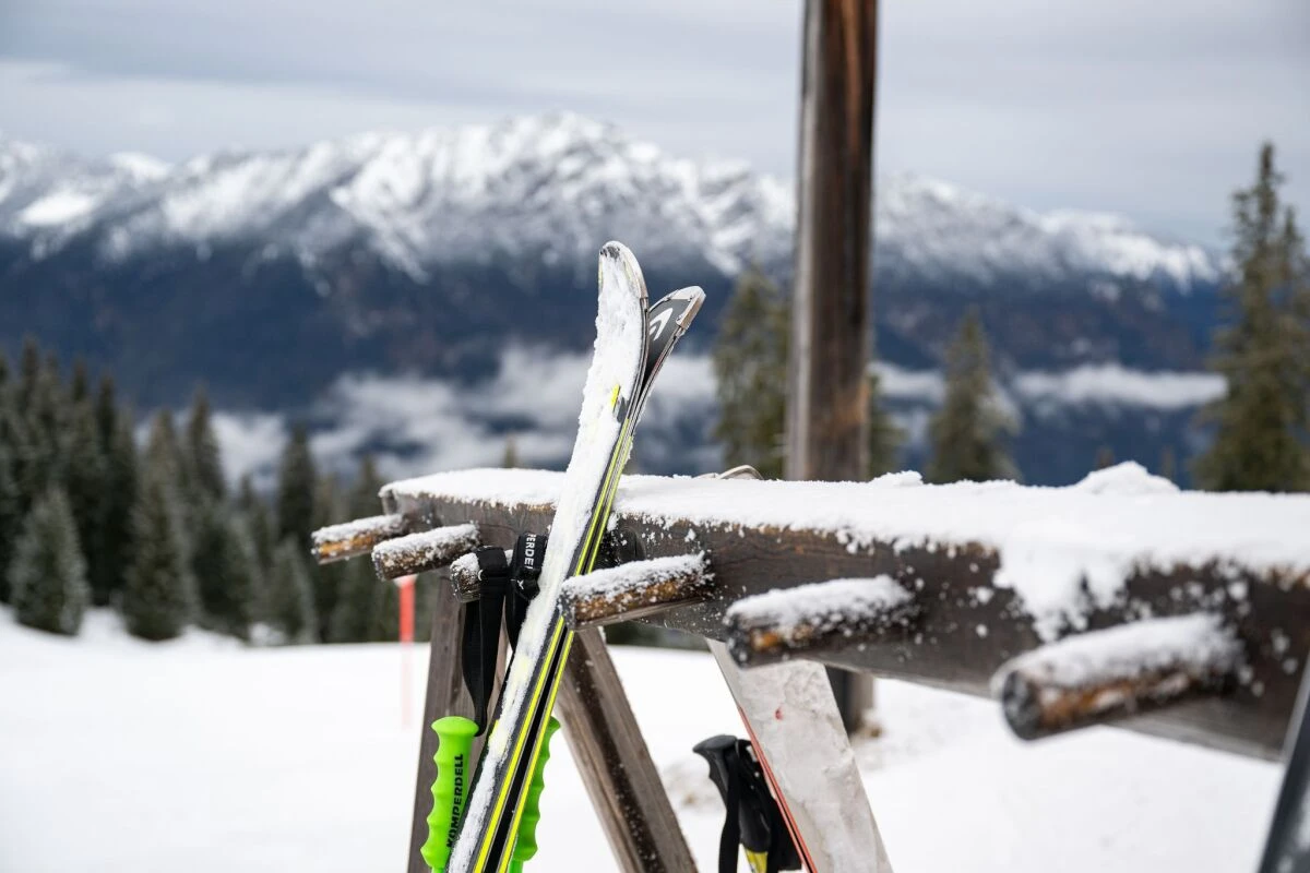 Mitte Jänner oder im März sind Skigebiete nicht mehr überlaufen