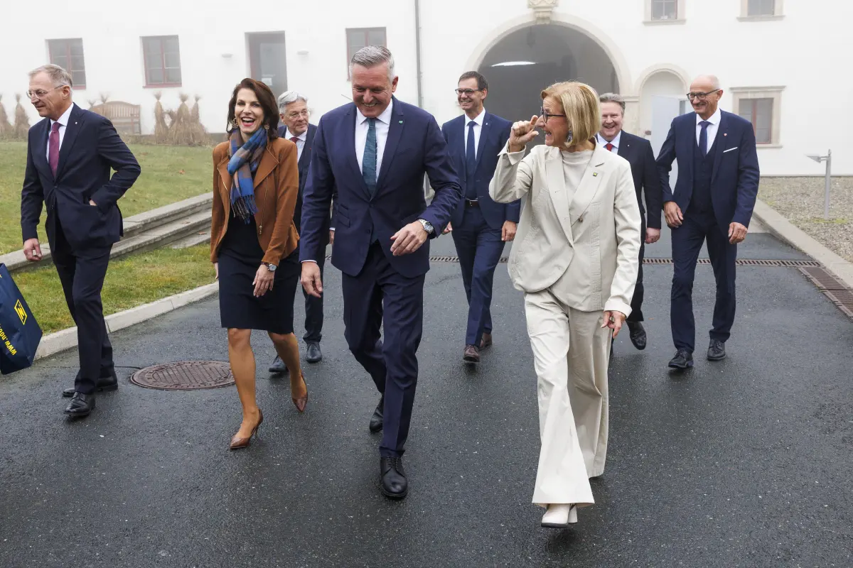 Die Landeshauptleute am Weg zum Gruppenfoto