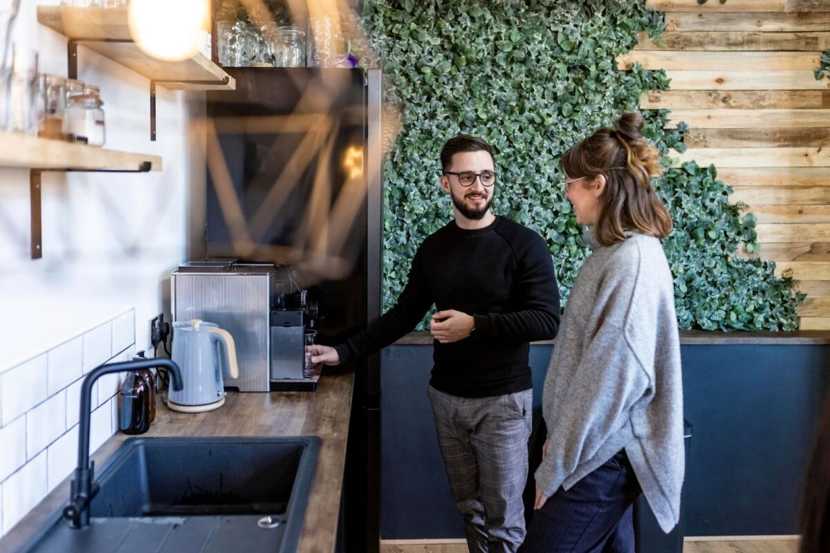 Souverän statt unbeholfen: Small Talk kann man tatsächlich lernen