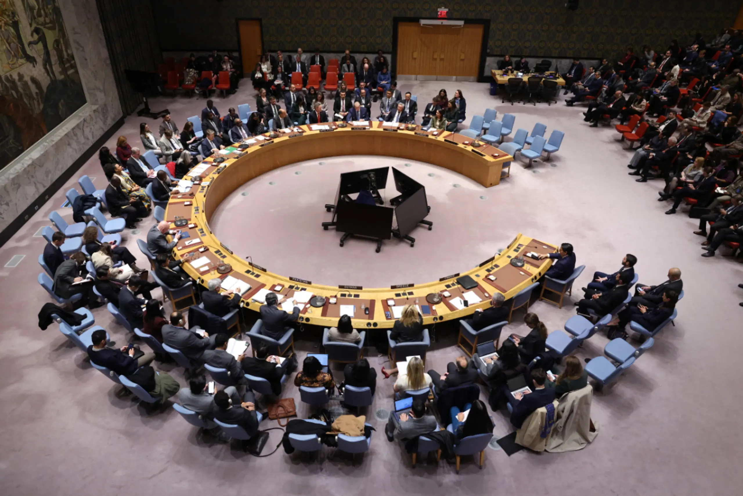 13 Mitglieder des Gremiums stimmten für die Resolution