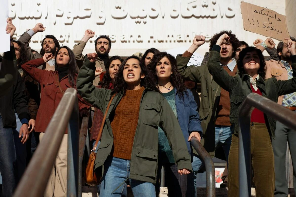 Iranische Frauen widmen sich westlicher Literatur und begehren auf