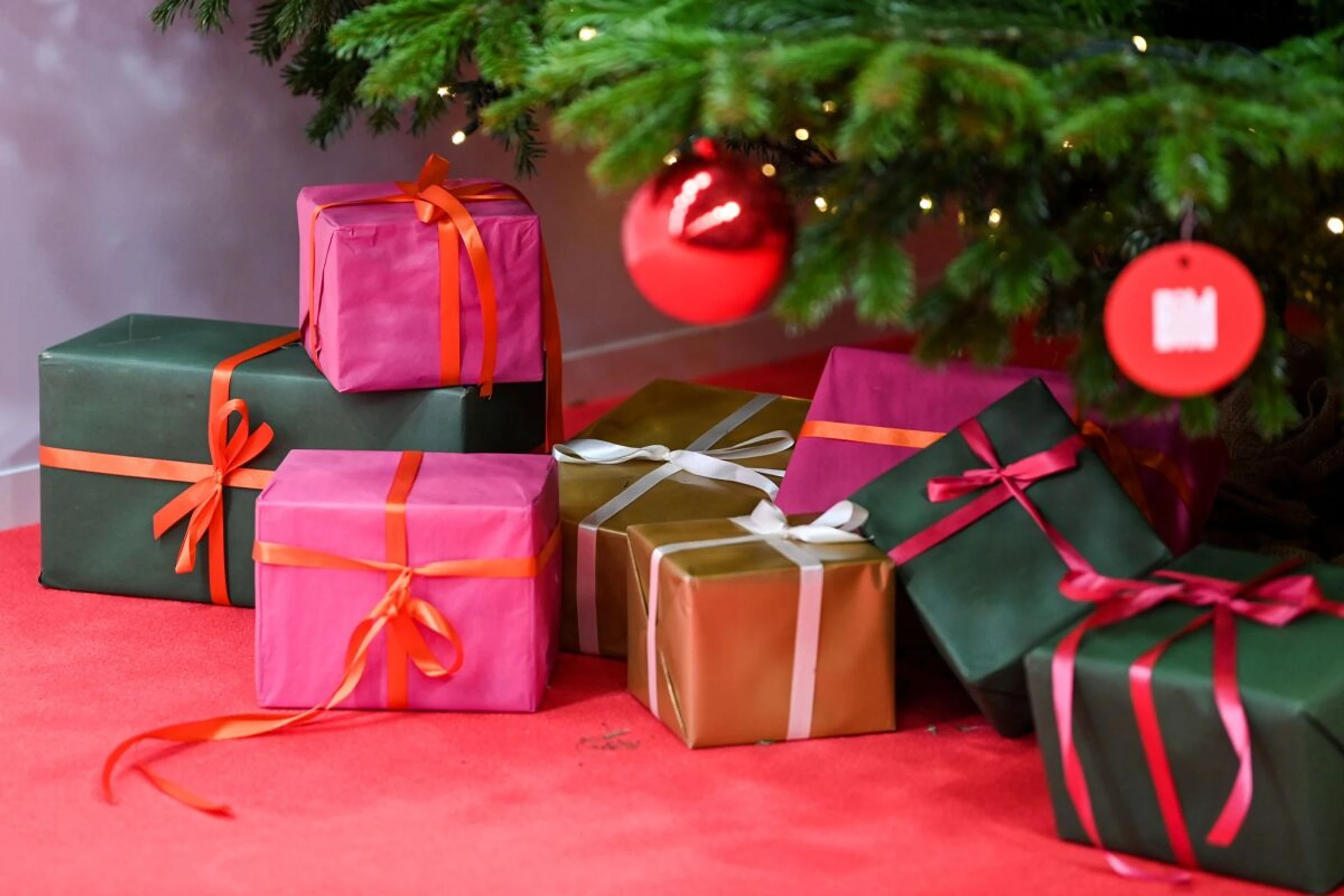 Geschenke gehören unter dem Christbaum dazu - oder etwa doch nicht?