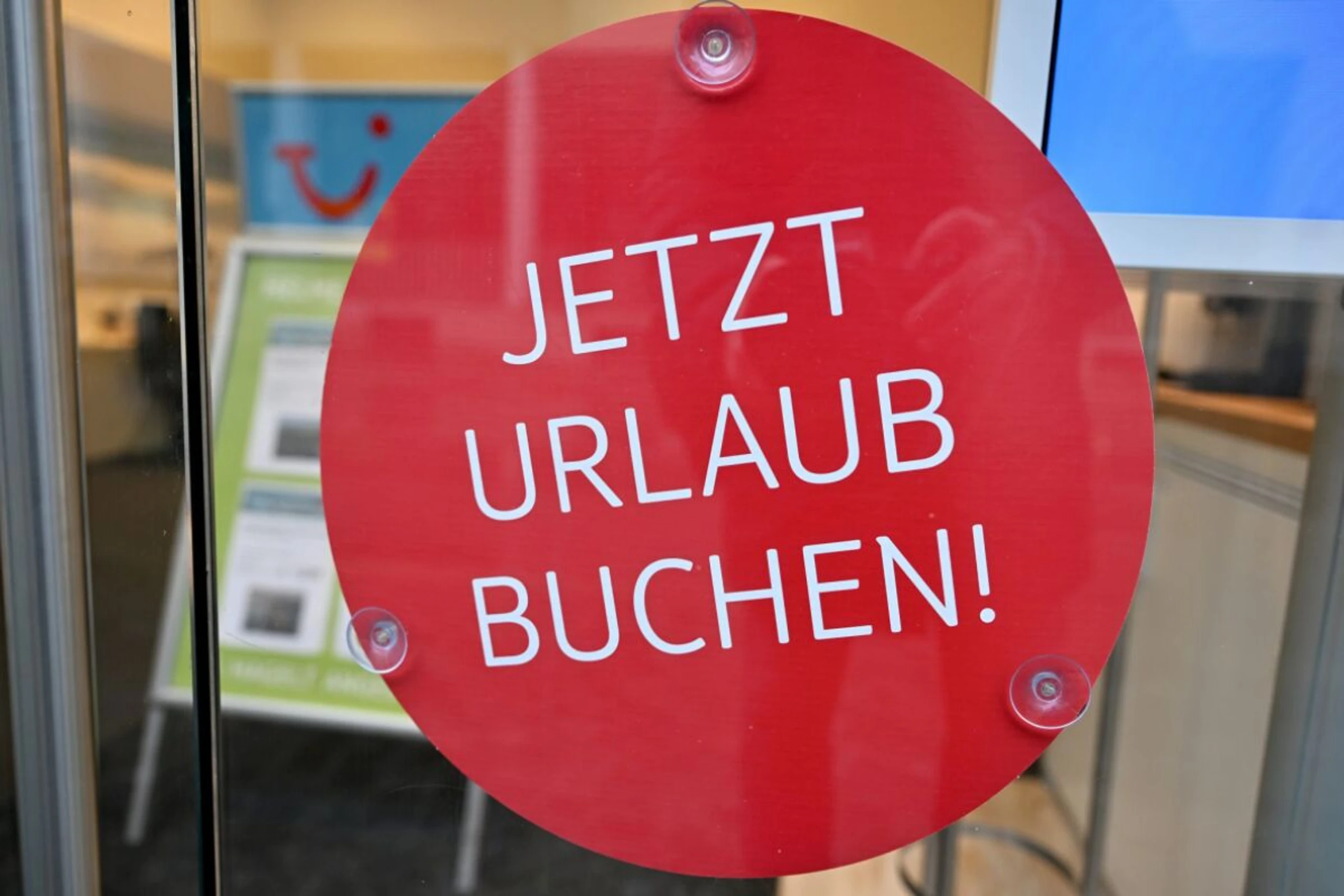 ++ ARCHIVBILD ++ Die Reiseveranstalter werben stets mit Frühbucherangeboten