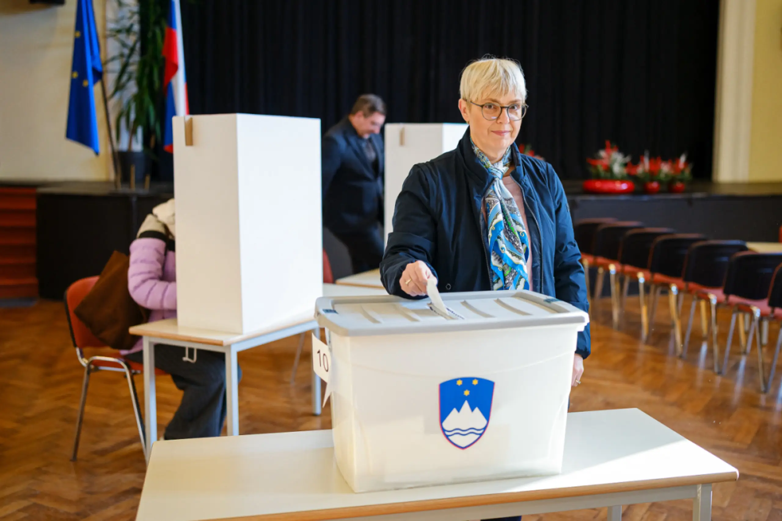 Auch Präsidentin Natasa Pirc Musar gab ihre Stimme ab