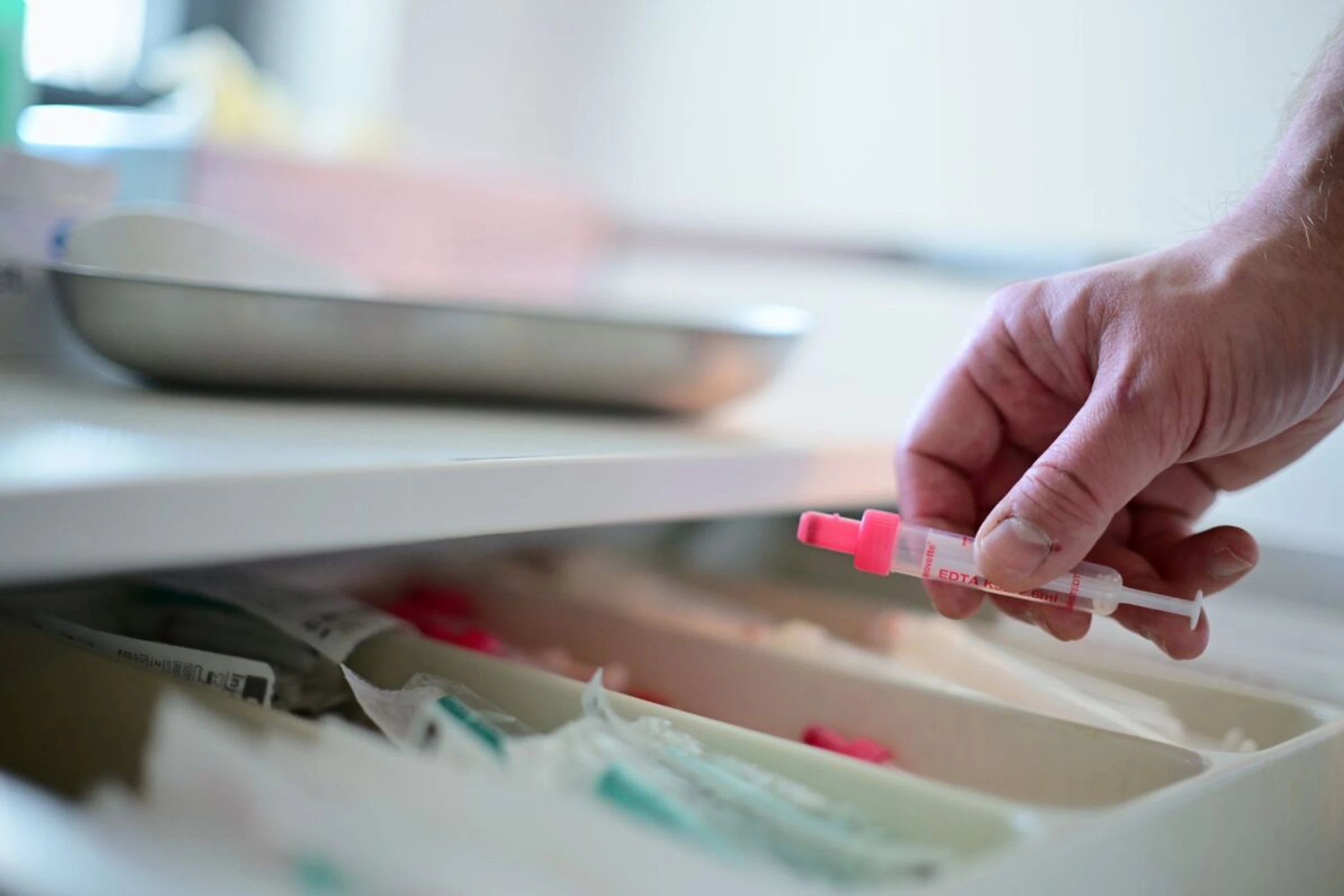 Weltweit leben laut UNAIDS knapp 40 Millionen Menschen mit HIV