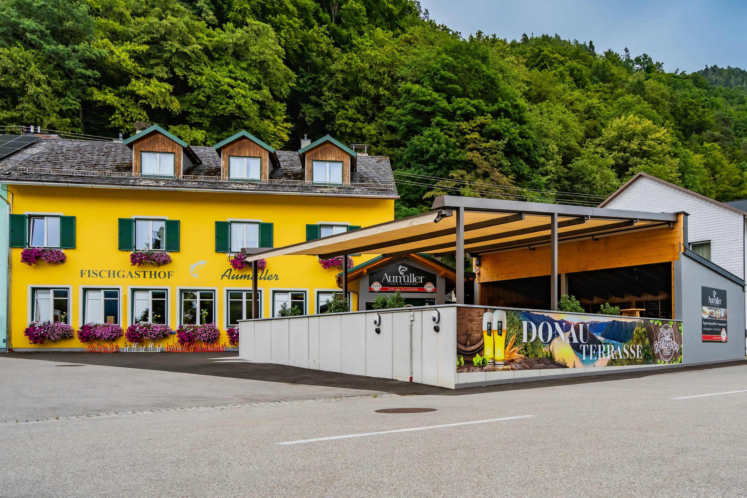 © Beigestellt Blurred image background