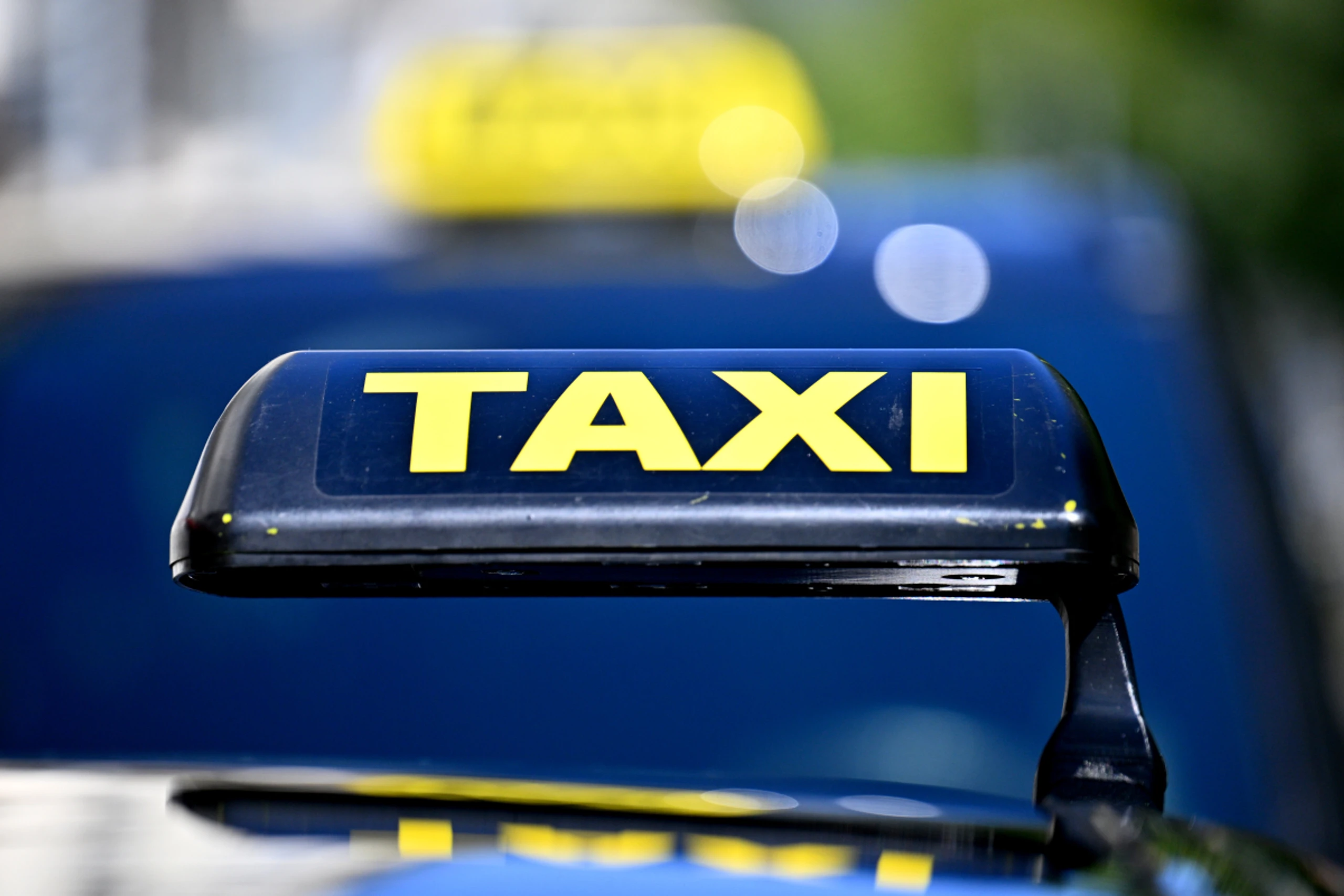 Taxi-Korso führt durch Wien