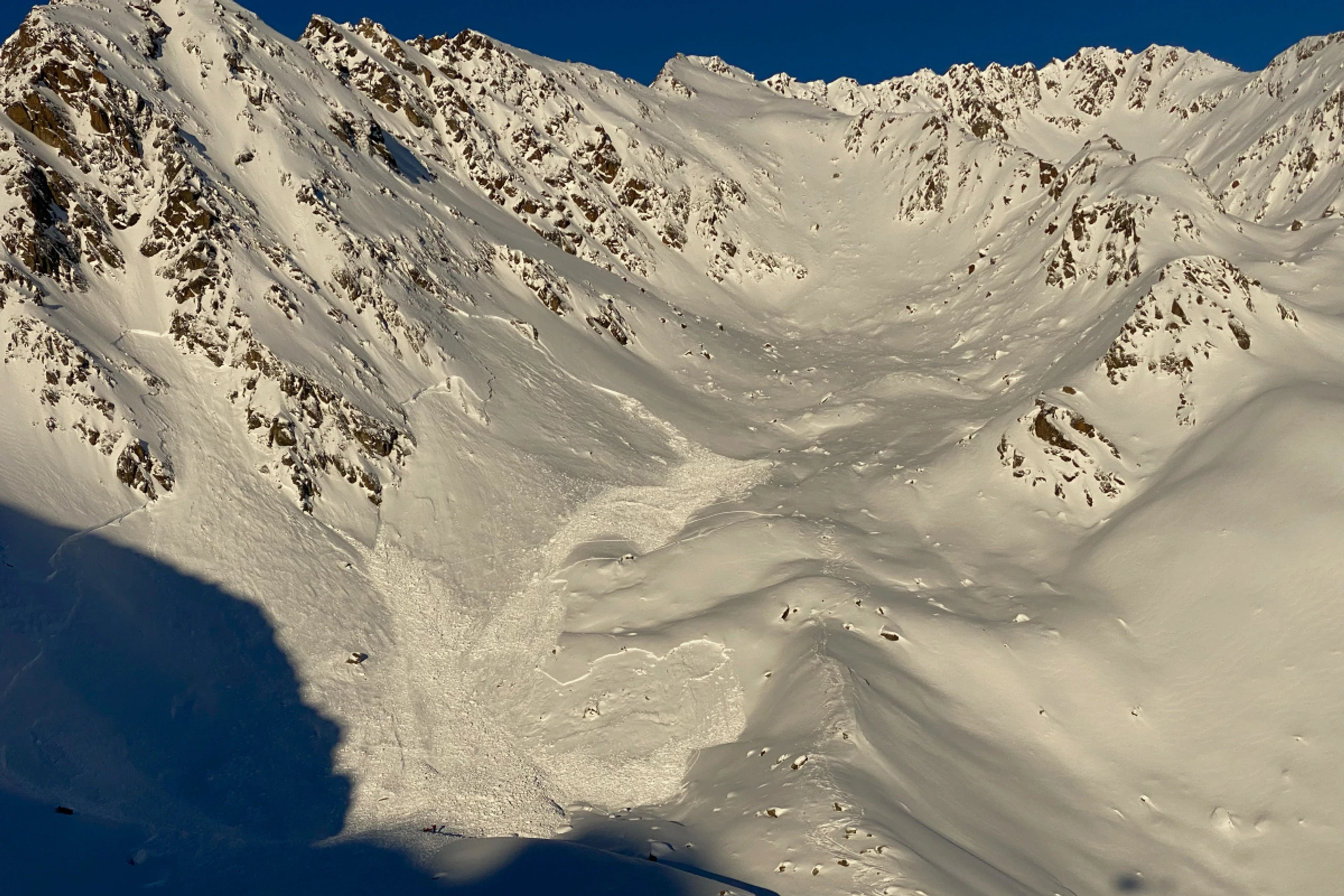 Gletscher könnten dank Lawinen dem Klimawandel etwas länger standhalten