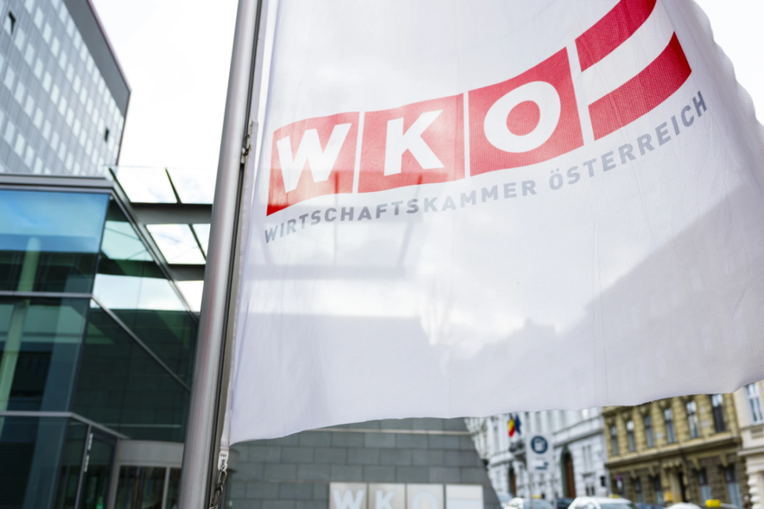WKÖ-Flagge vor dem Hauptquartier in Wien-Wieden
