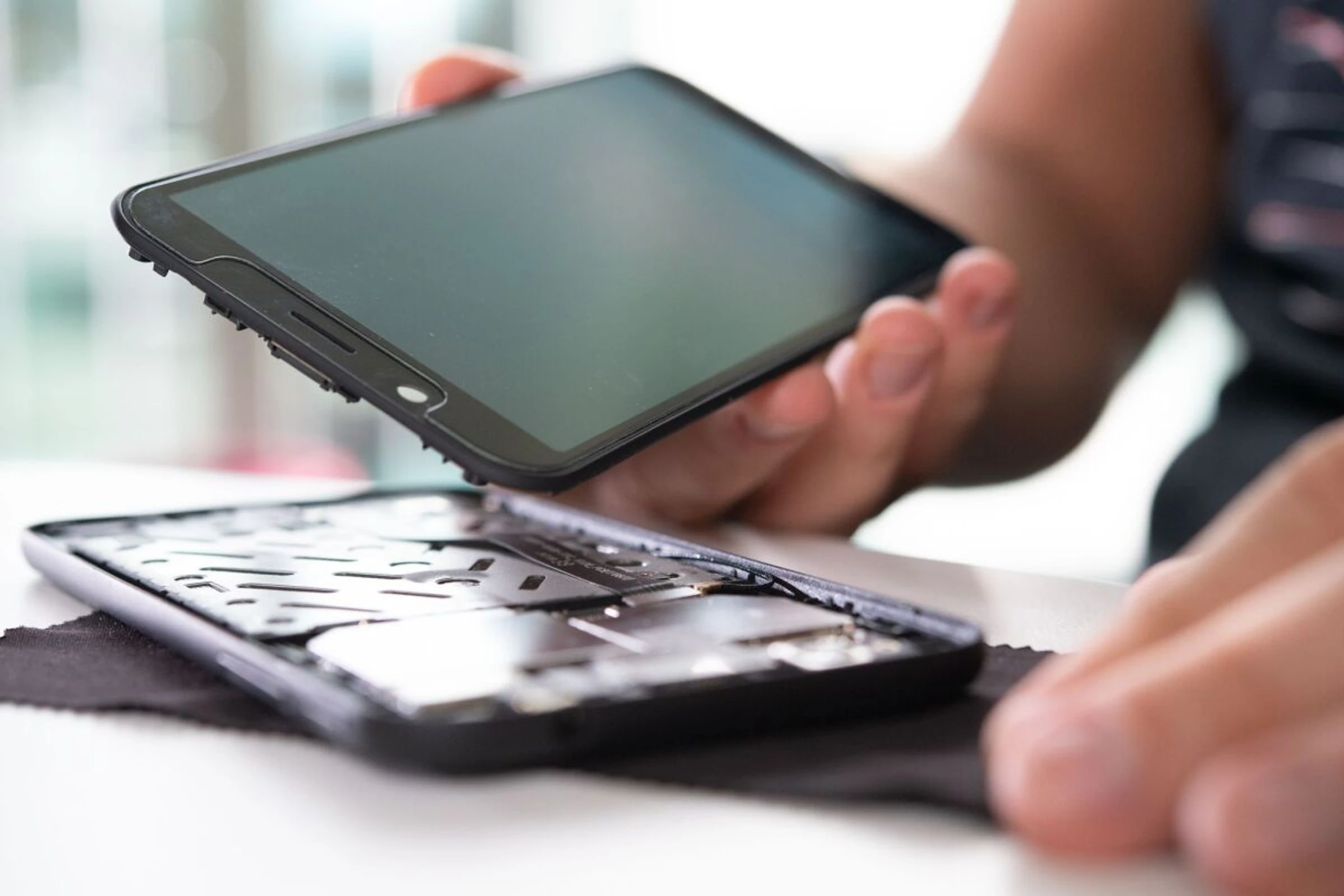 Sie wollen das Smartphone-Display selbst austauschen können?