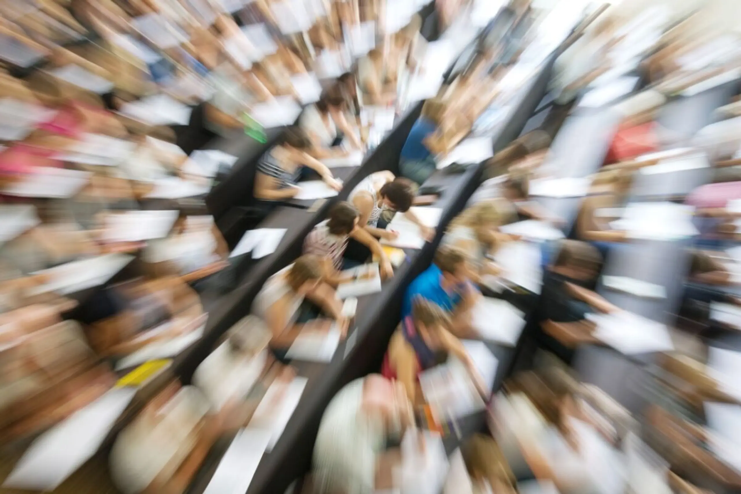 ++ ARCHIVBILD ++ Gesucht werden Personen mit besondere Kenntnissen und einschlägige Erfahrungen