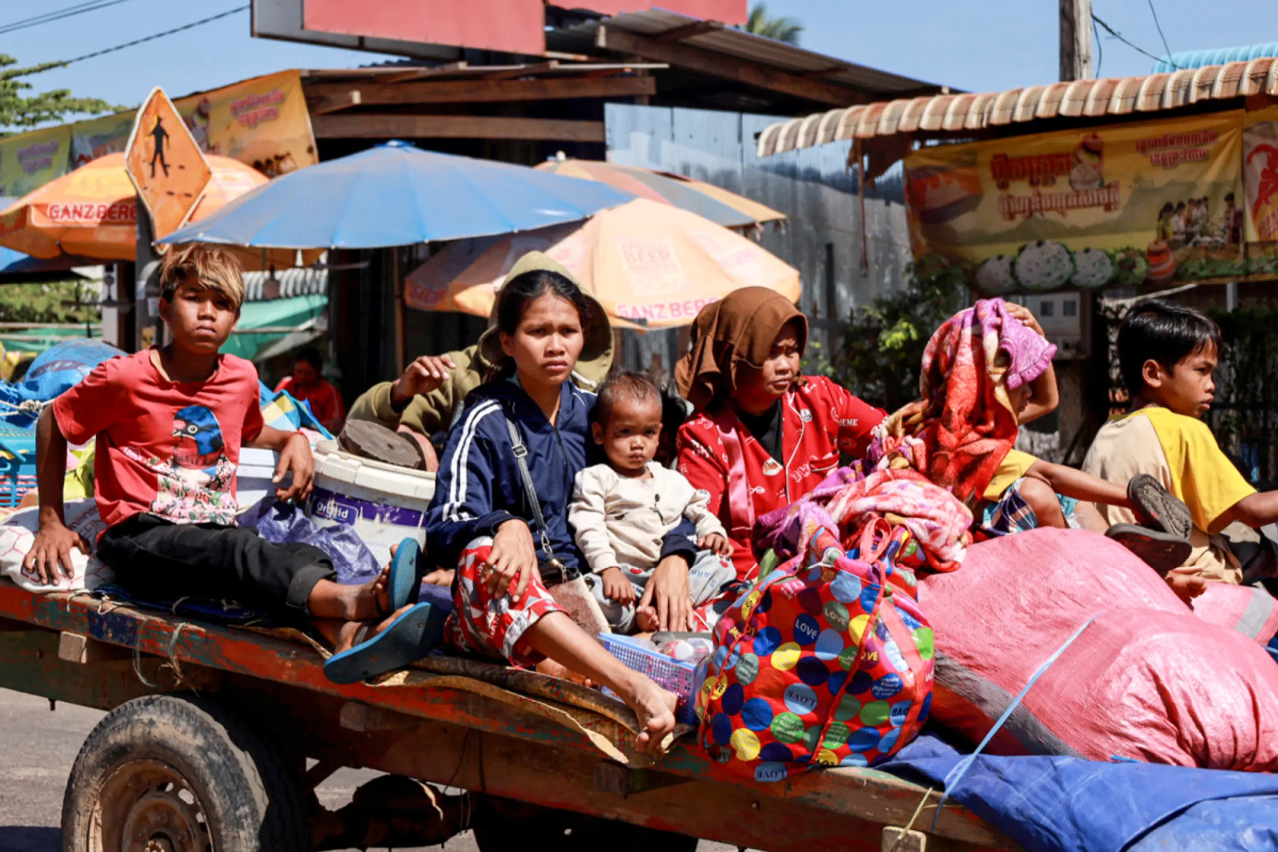 Auf beiden Seiten werden viele Menschen evakuiert