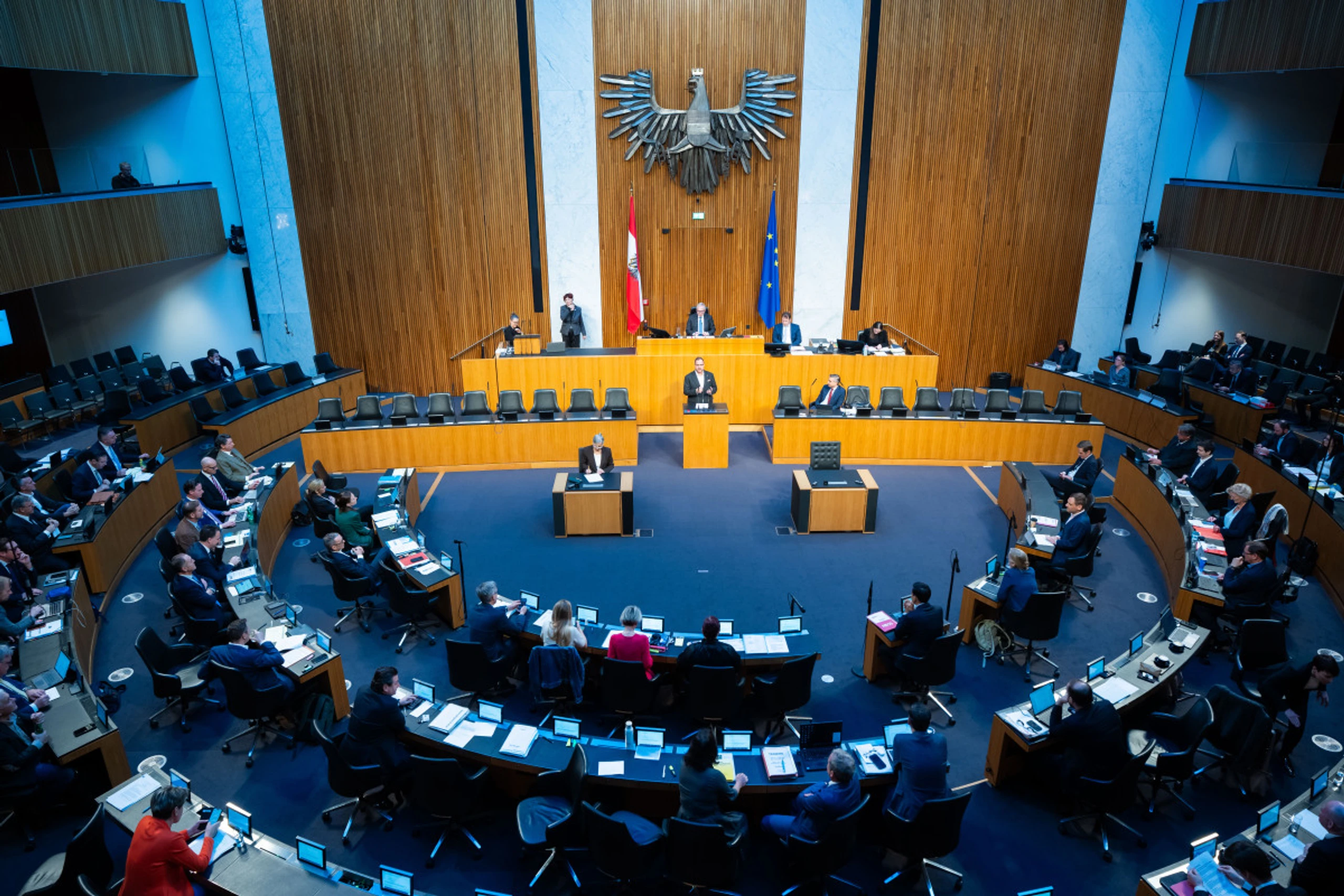 Nationalrat beschäftigte sich mit Gehältern