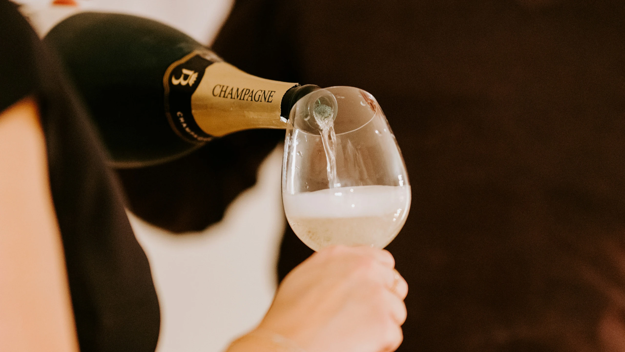 © Unsplash, Claudio Schwarz Blurred image background