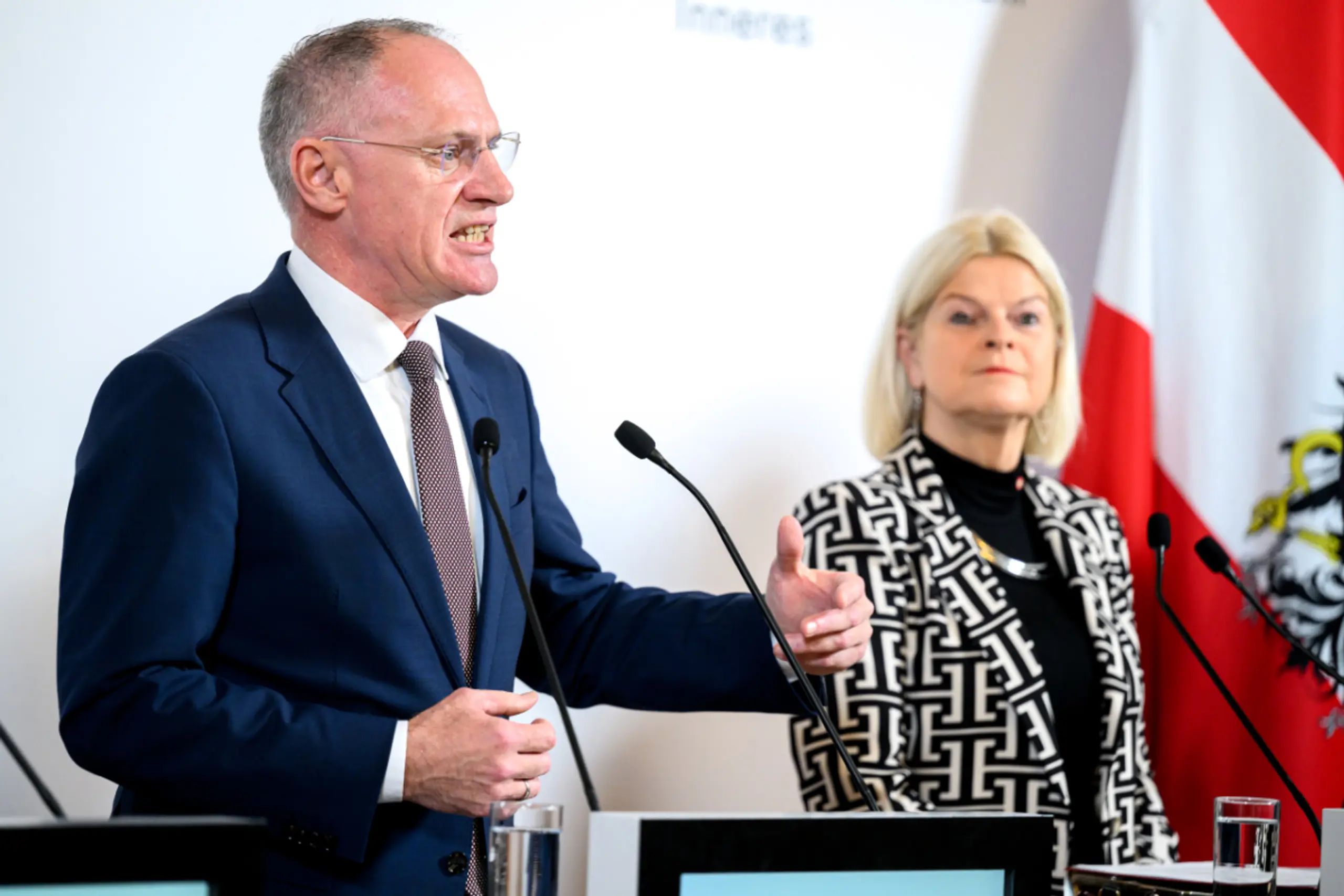 Karner und Tanner stellen neuen Grenzschutz vor