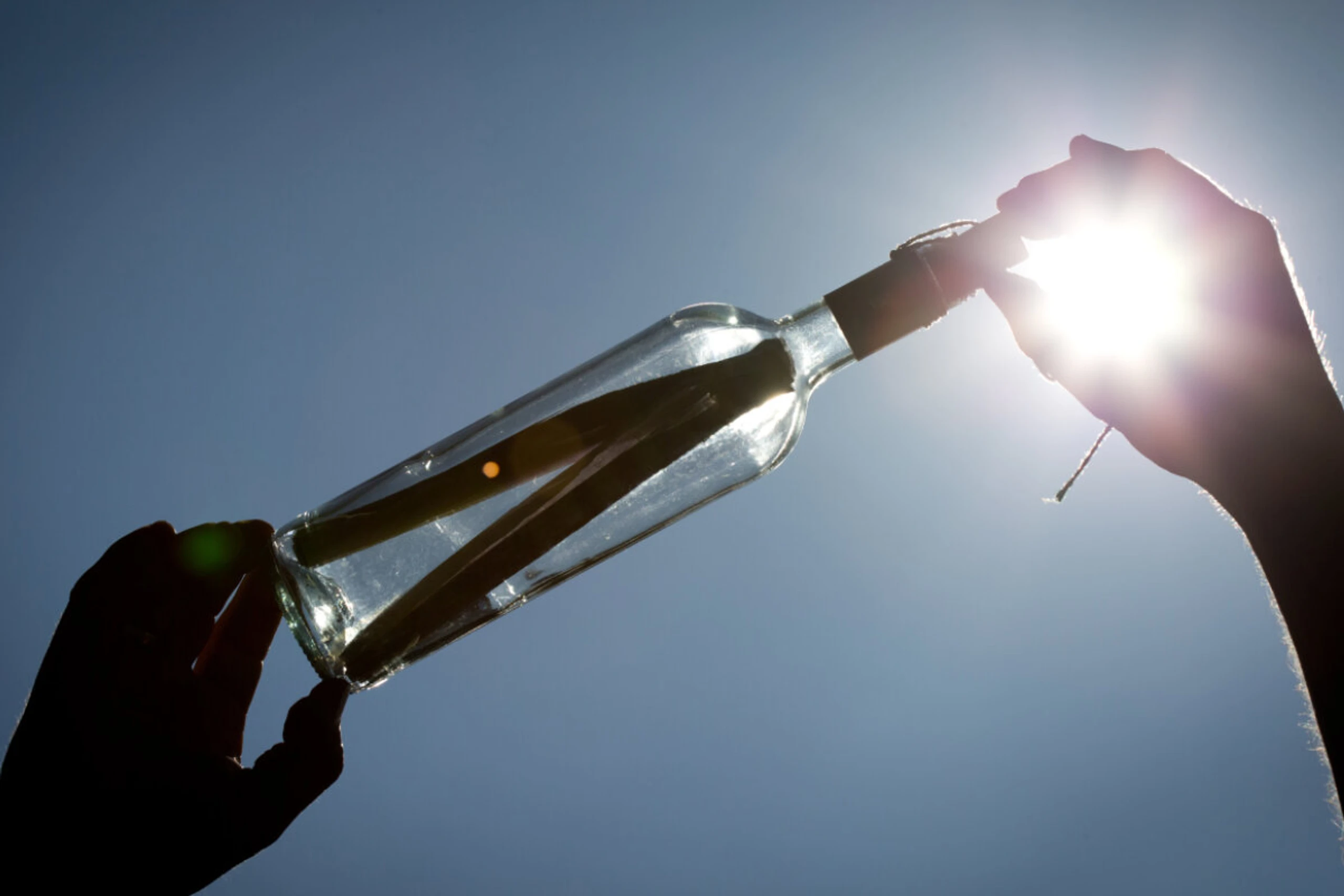 Eine Flaschenpost hat eine lange Reise hinter sich