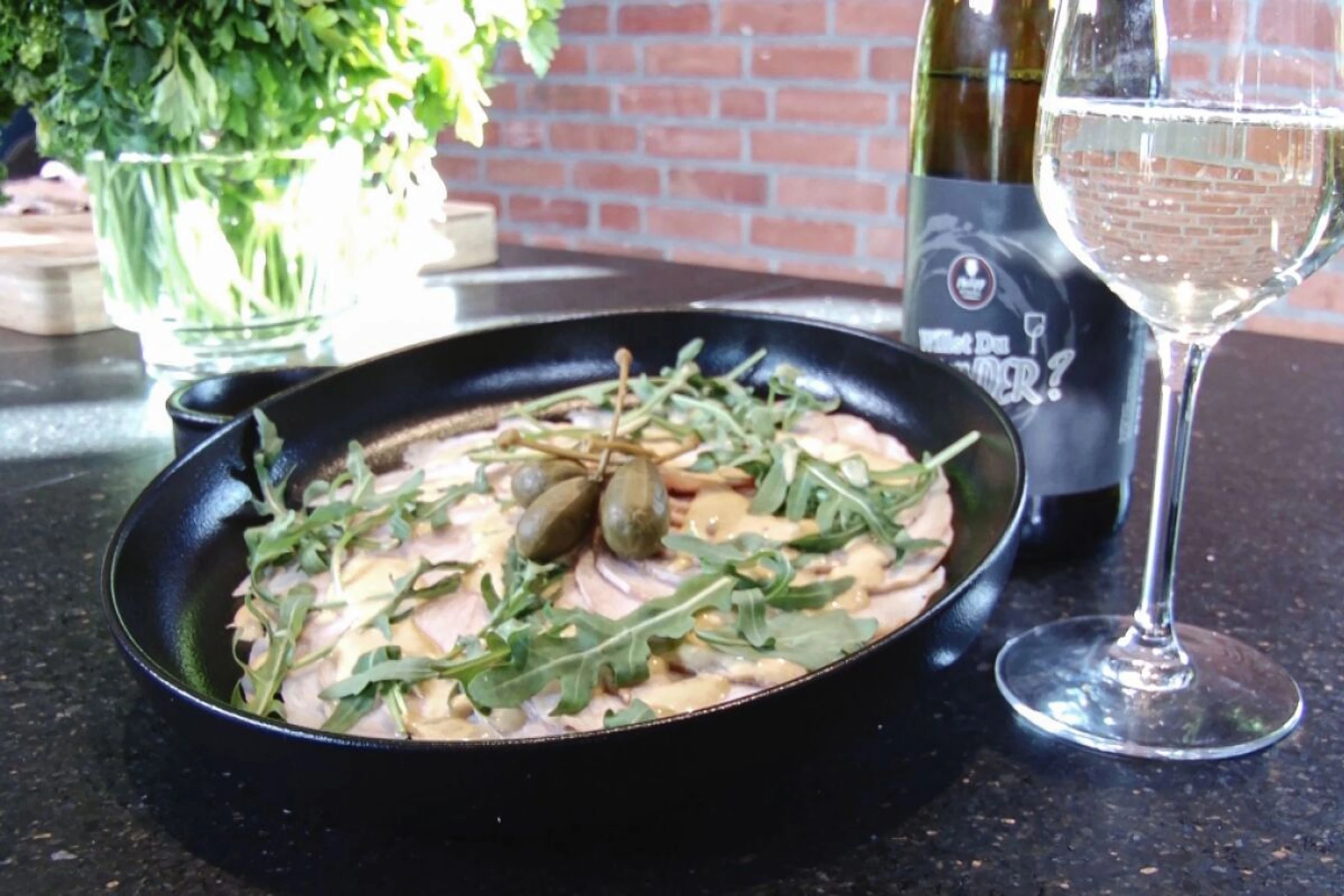 Die Scheiben sind bei einem Vitello Tonnato hauchdünn geschnitten