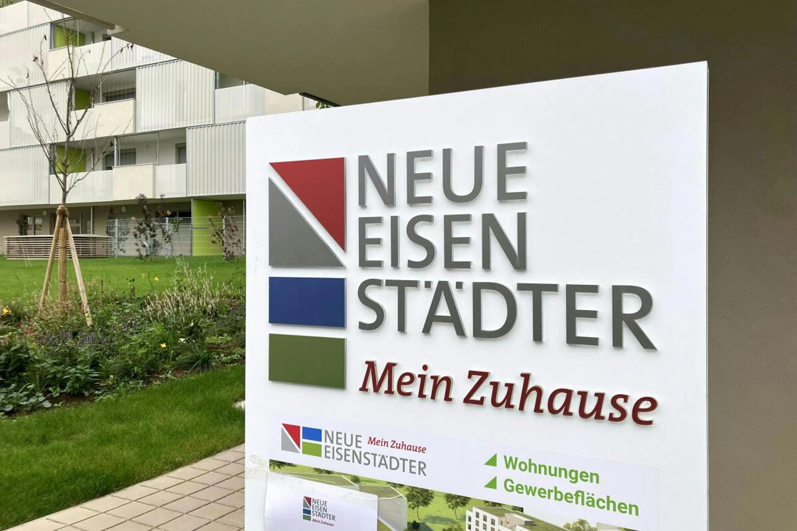 Das Verfahren wird eingestellt und der Regierungskommissär abberufen.