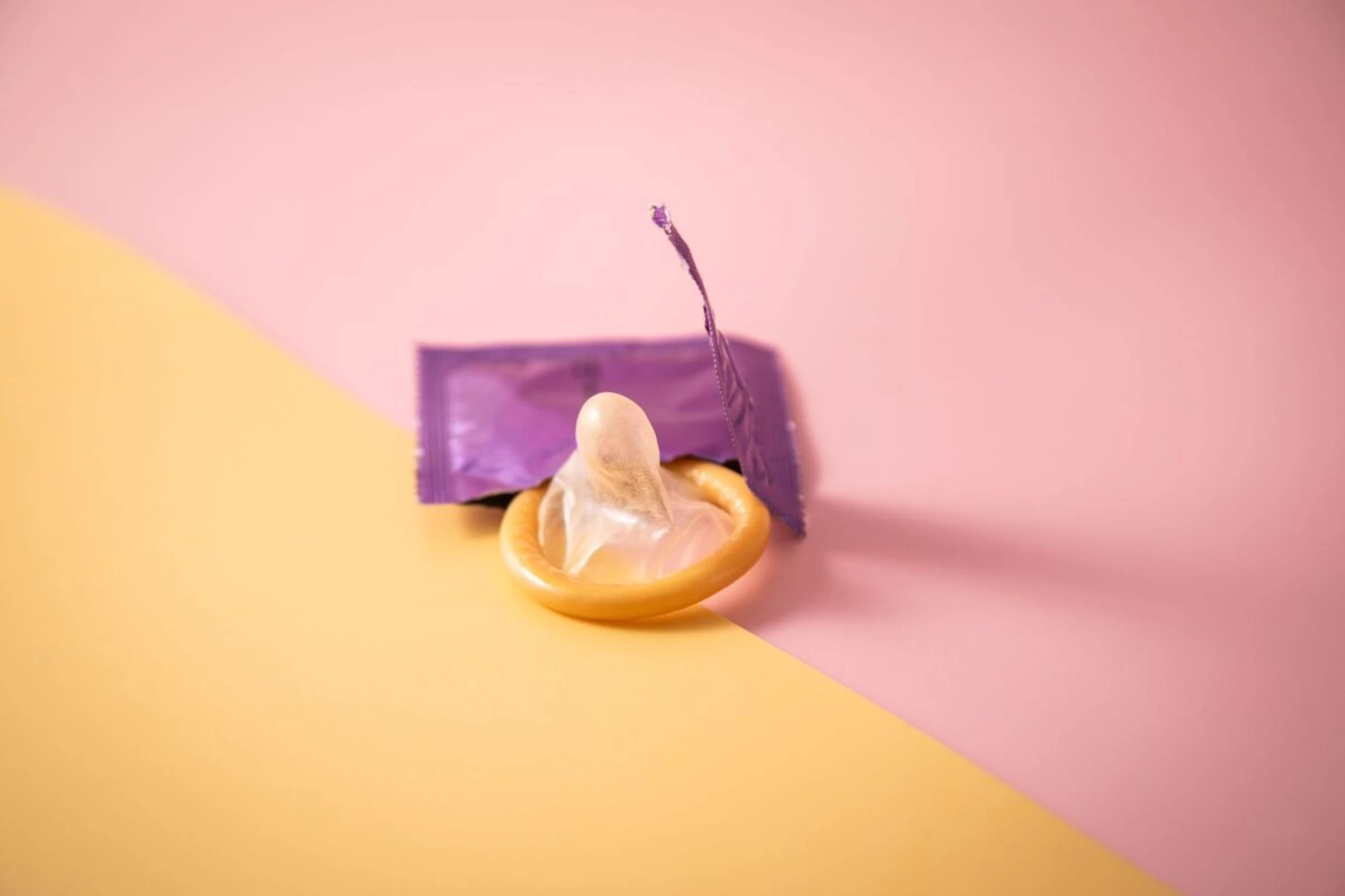 Ein Kondom kann die Ejakulation verzögerns