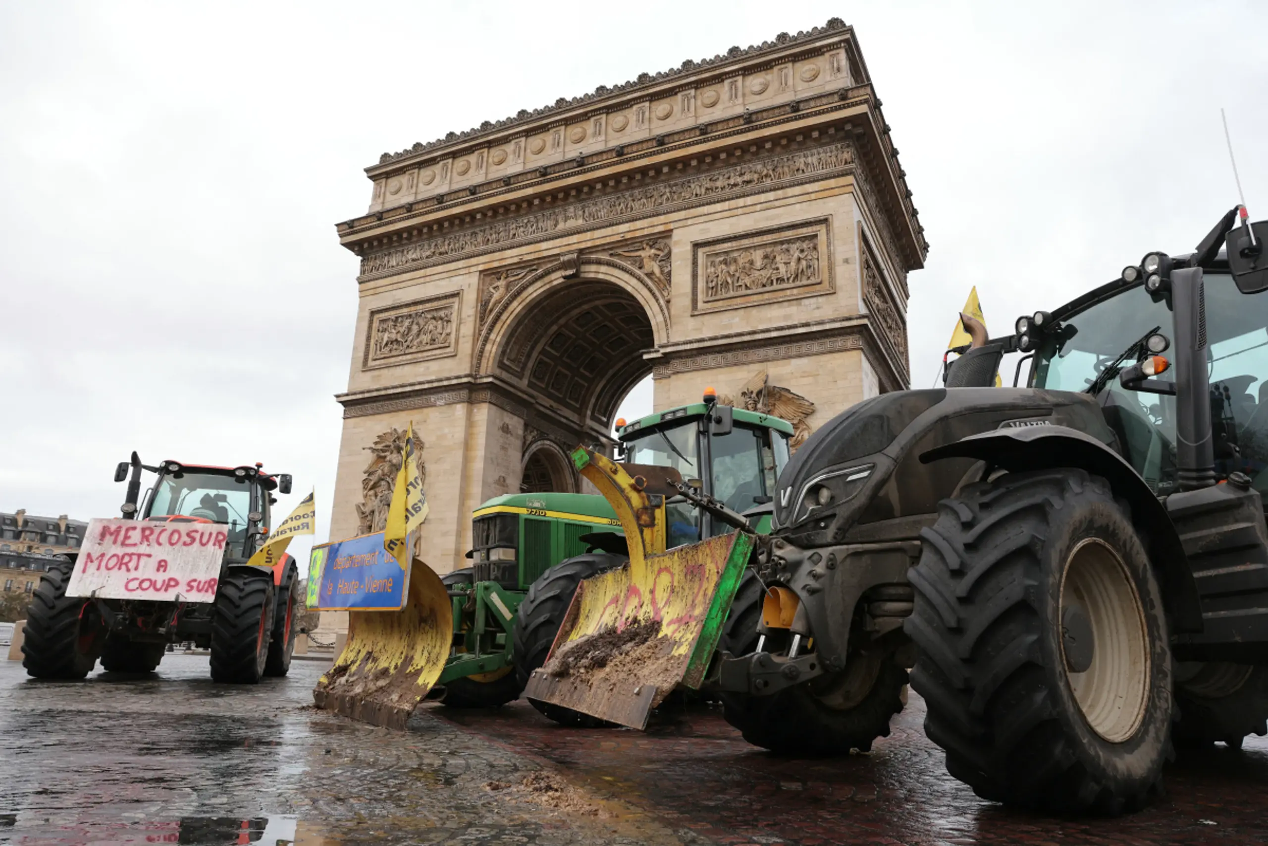 Bauern protestierten in Paris gegen das Handelsabkommen