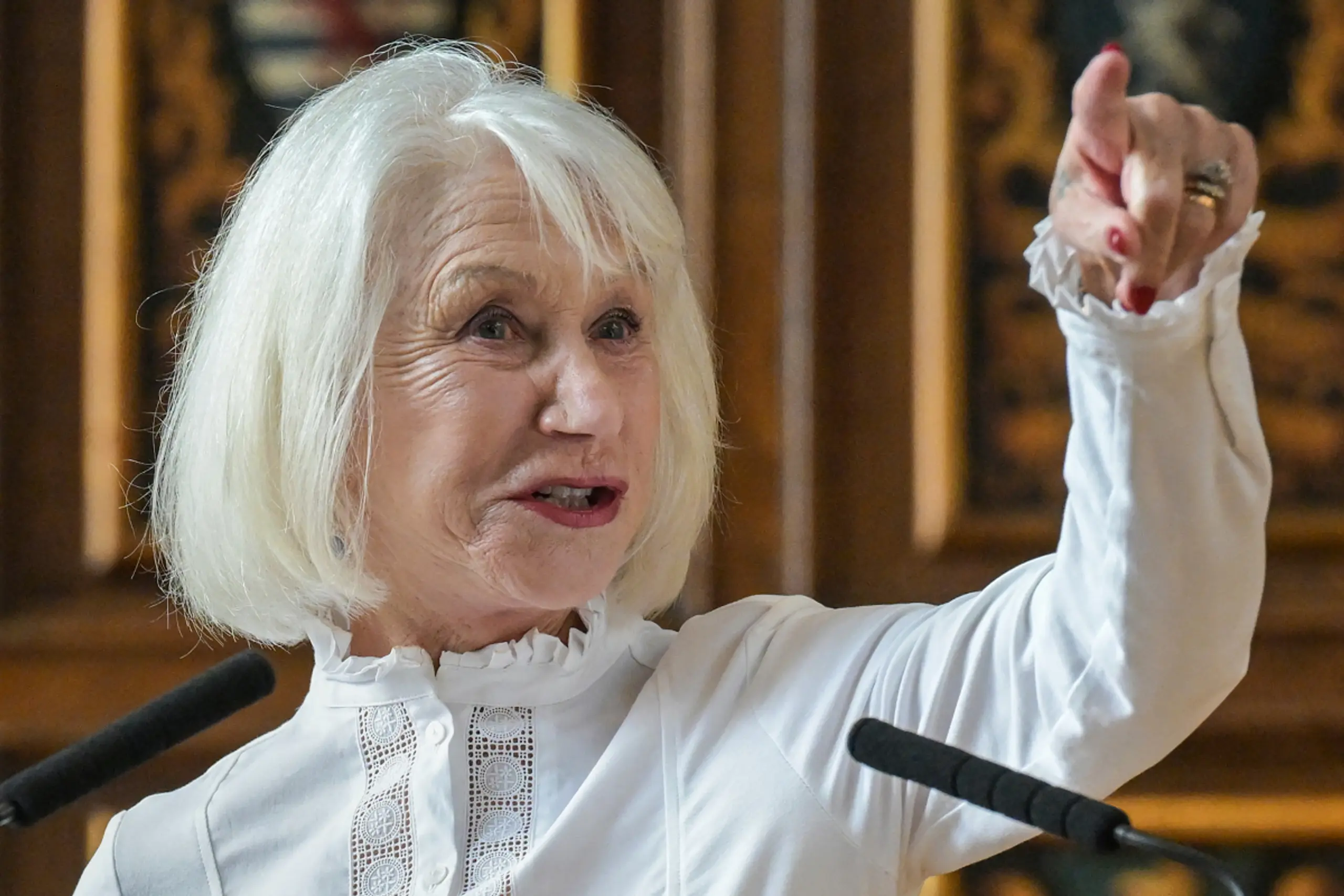 Helen Mirren ist laut Harrison Ford ein "Badass"