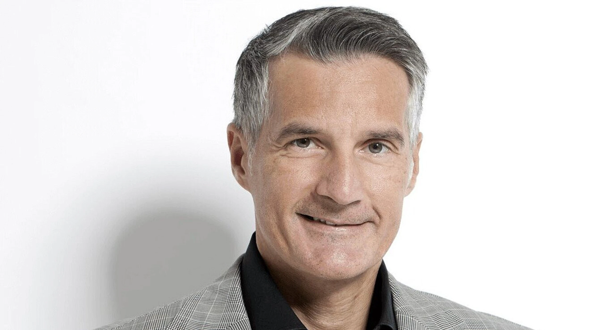 © Fuhrmann Blurred image background