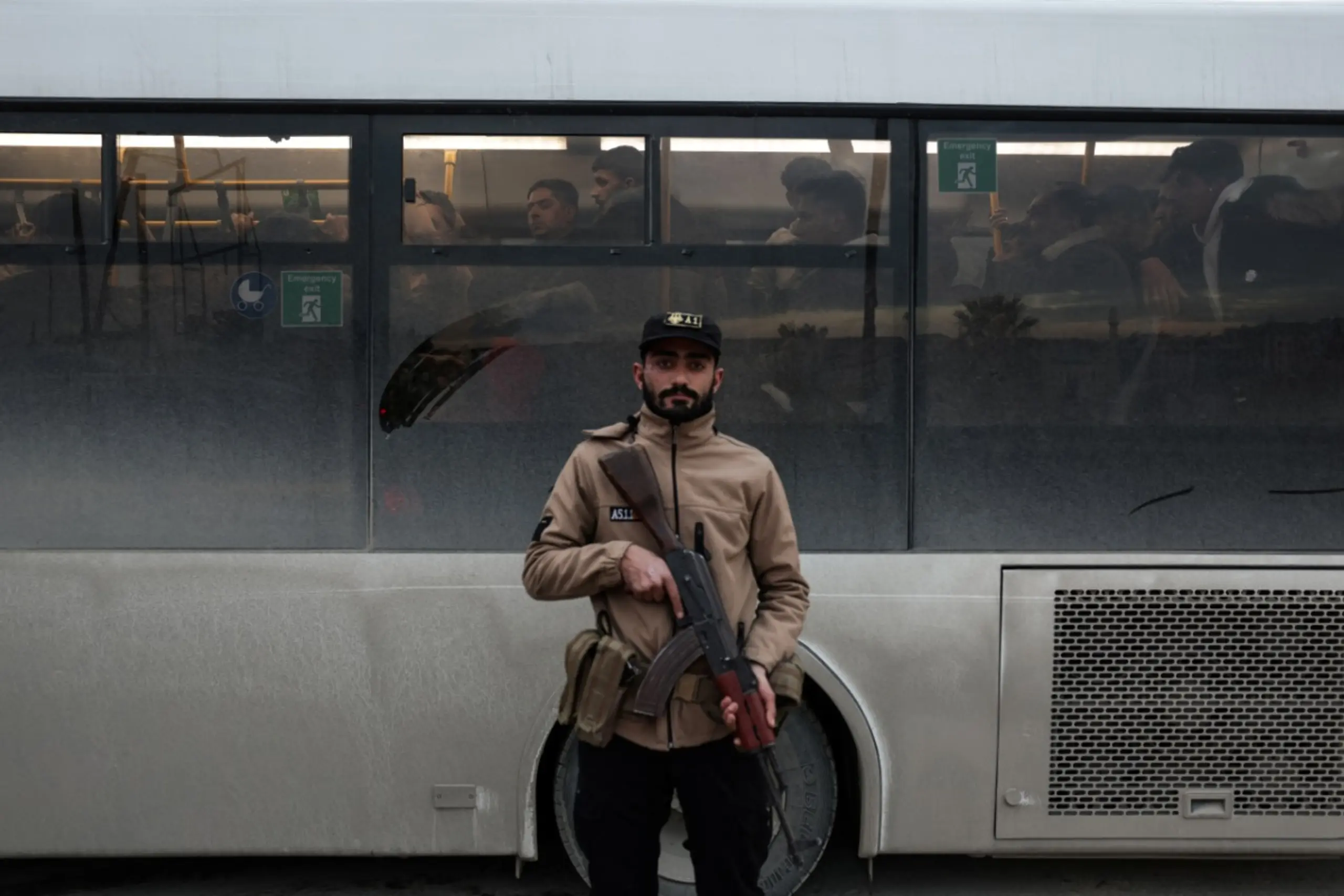 Busse brachten Kämpfer aus den kurdisch dominierten Stadtteilen weg