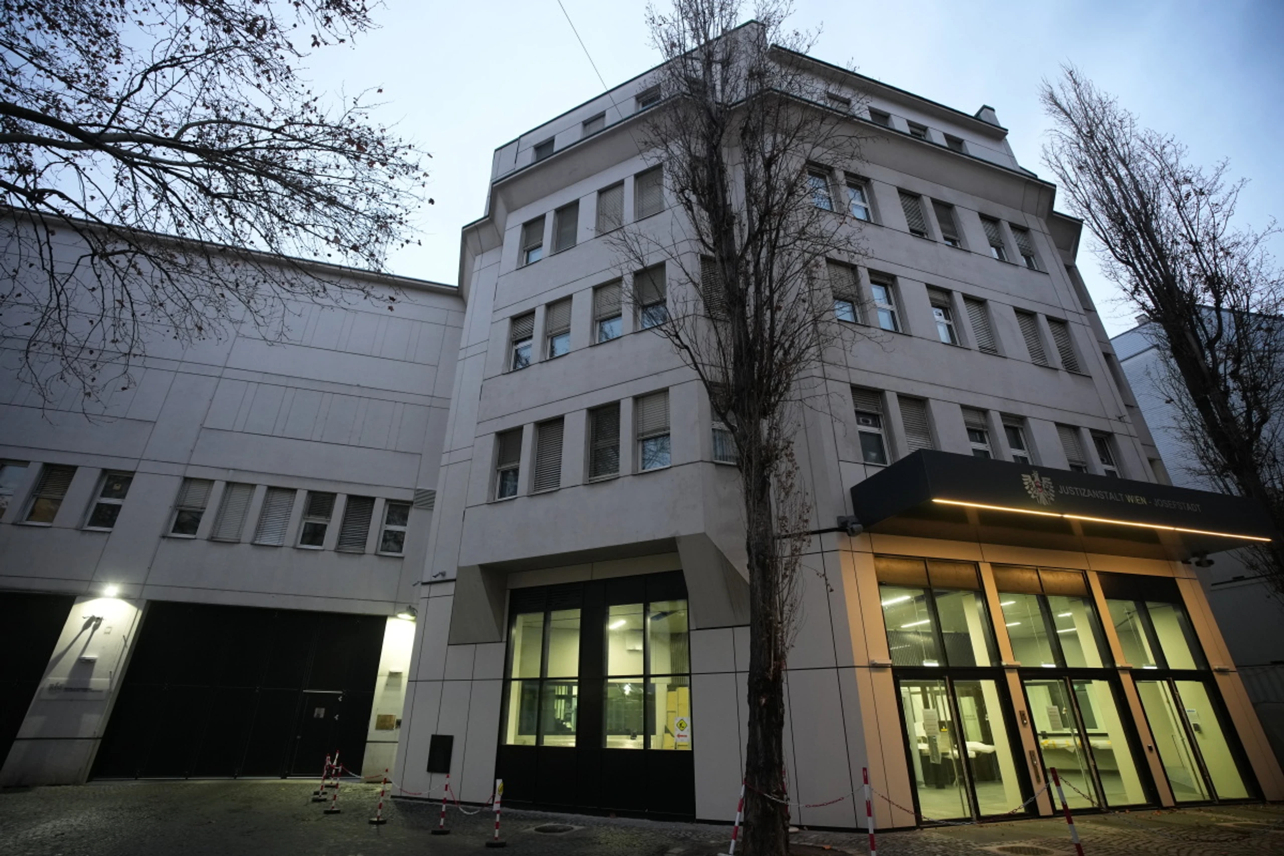 Der Hauptangeklagte befindet sich in der JA Josefstadt in Haft