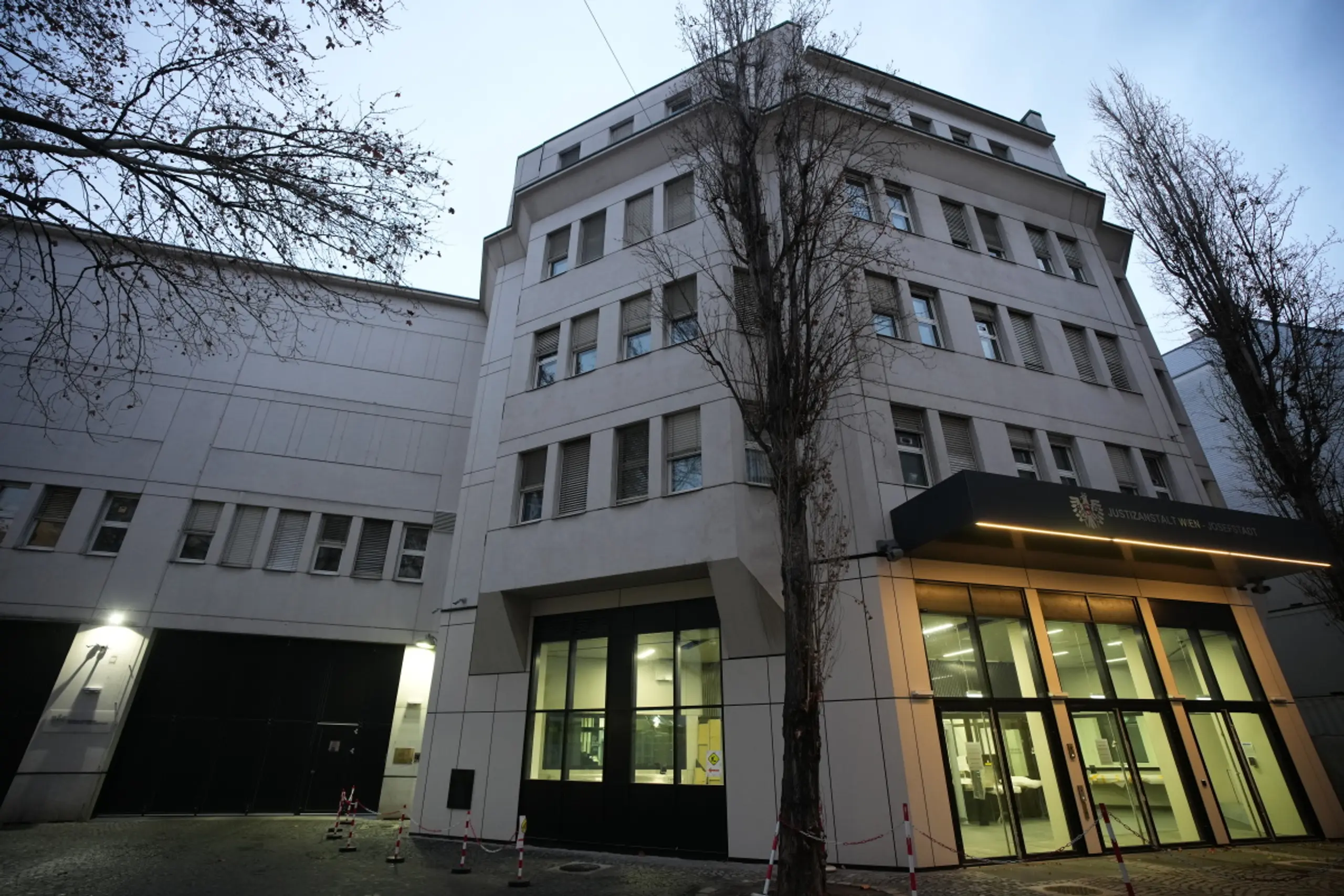 Der Hauptangeklagte befindet sich in der JA Josefstadt in Haft