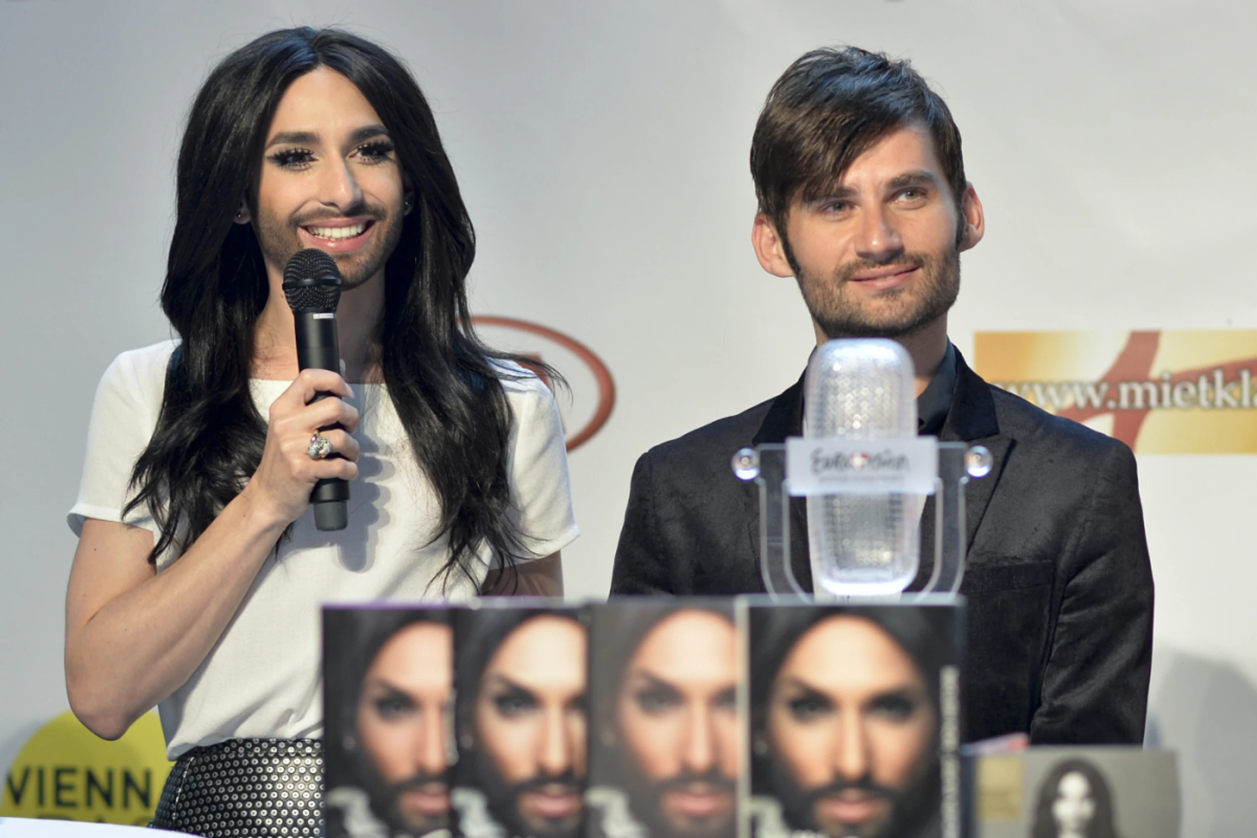 Einer hält dem ESC die Treue: Conchita und Marcos Maximilian Tritremmel 2015